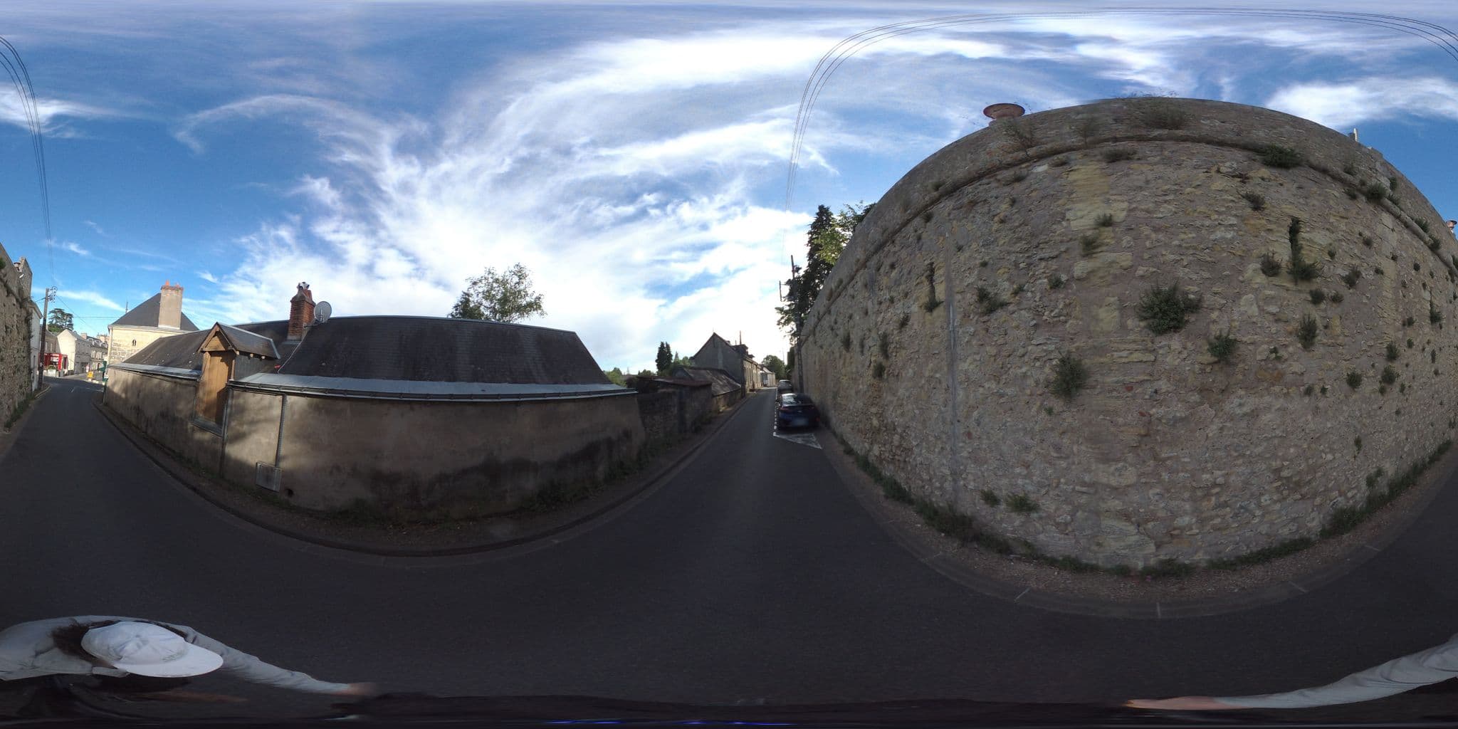 Street view near Le clos des Acanthes, Vouvray — © geovelo (CC BY-SA · Mapillary)