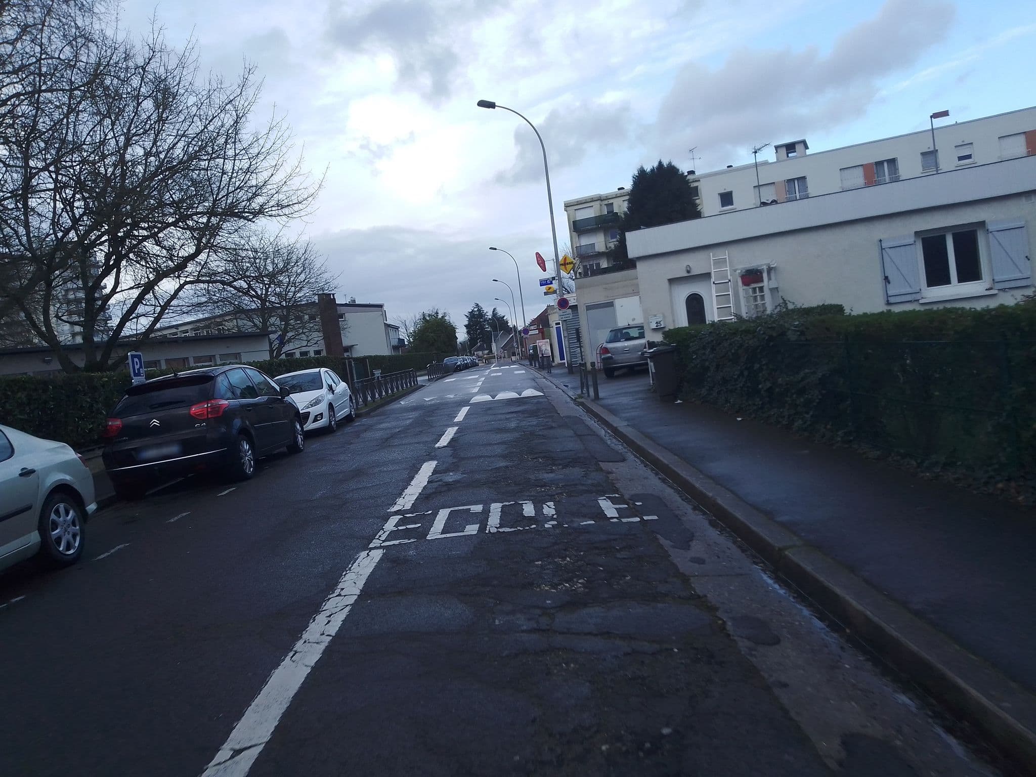 Street view near Appartement vue sur Loire, Blois — © maxdeblois (CC BY-SA · Mapillary)