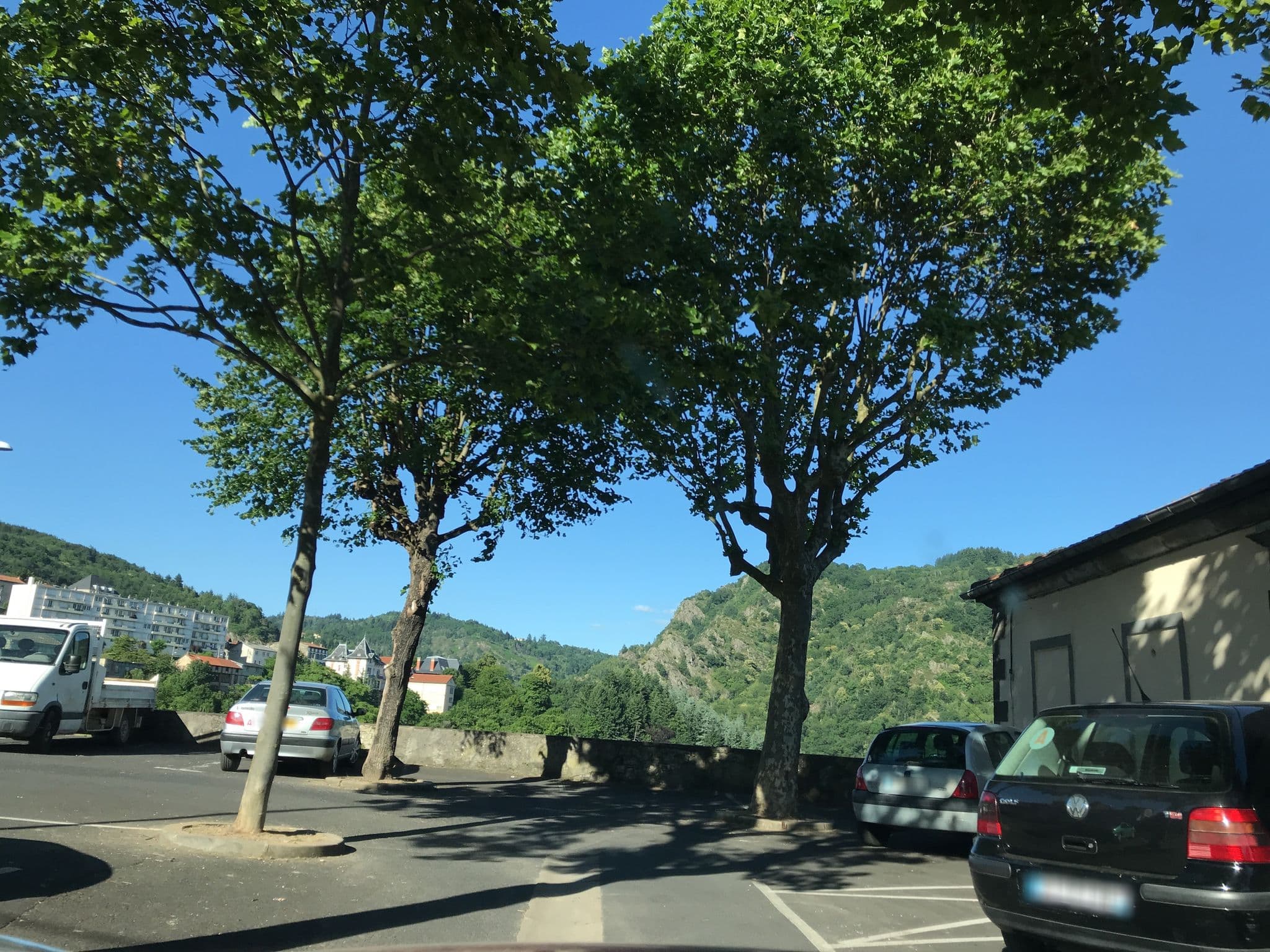 Street view near L'Aigle d'Or, Thiers — © fpm (CC BY-SA · Mapillary)