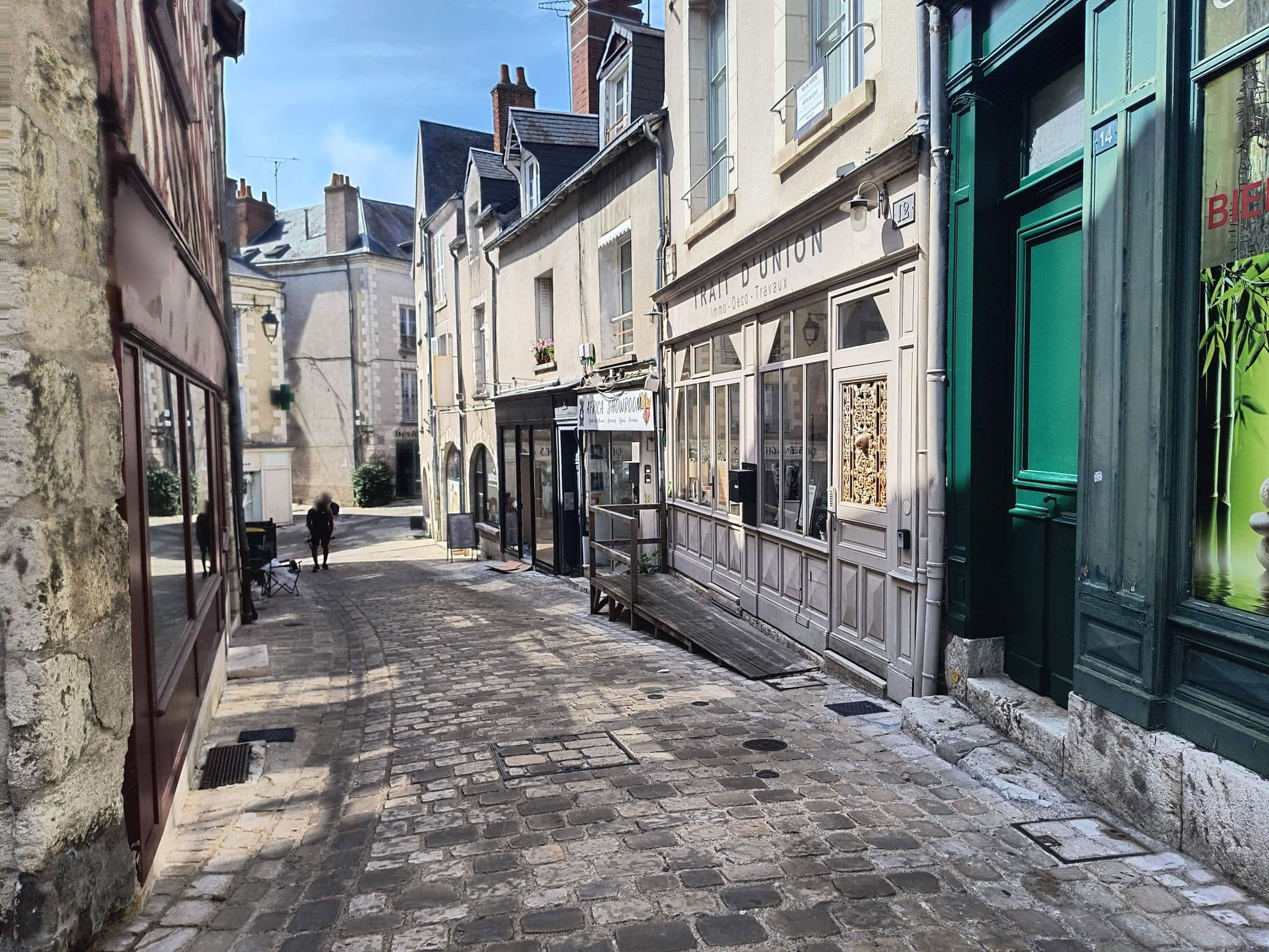 Street view near Duplex Porte Chartraine, Blois — © mapeadora (CC BY-SA · Mapillary)