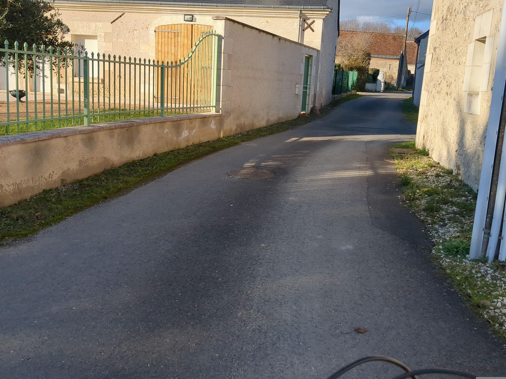 Street view near Au Coeur des Vignes, Reugny — © alixun (CC BY-SA · Mapillary)