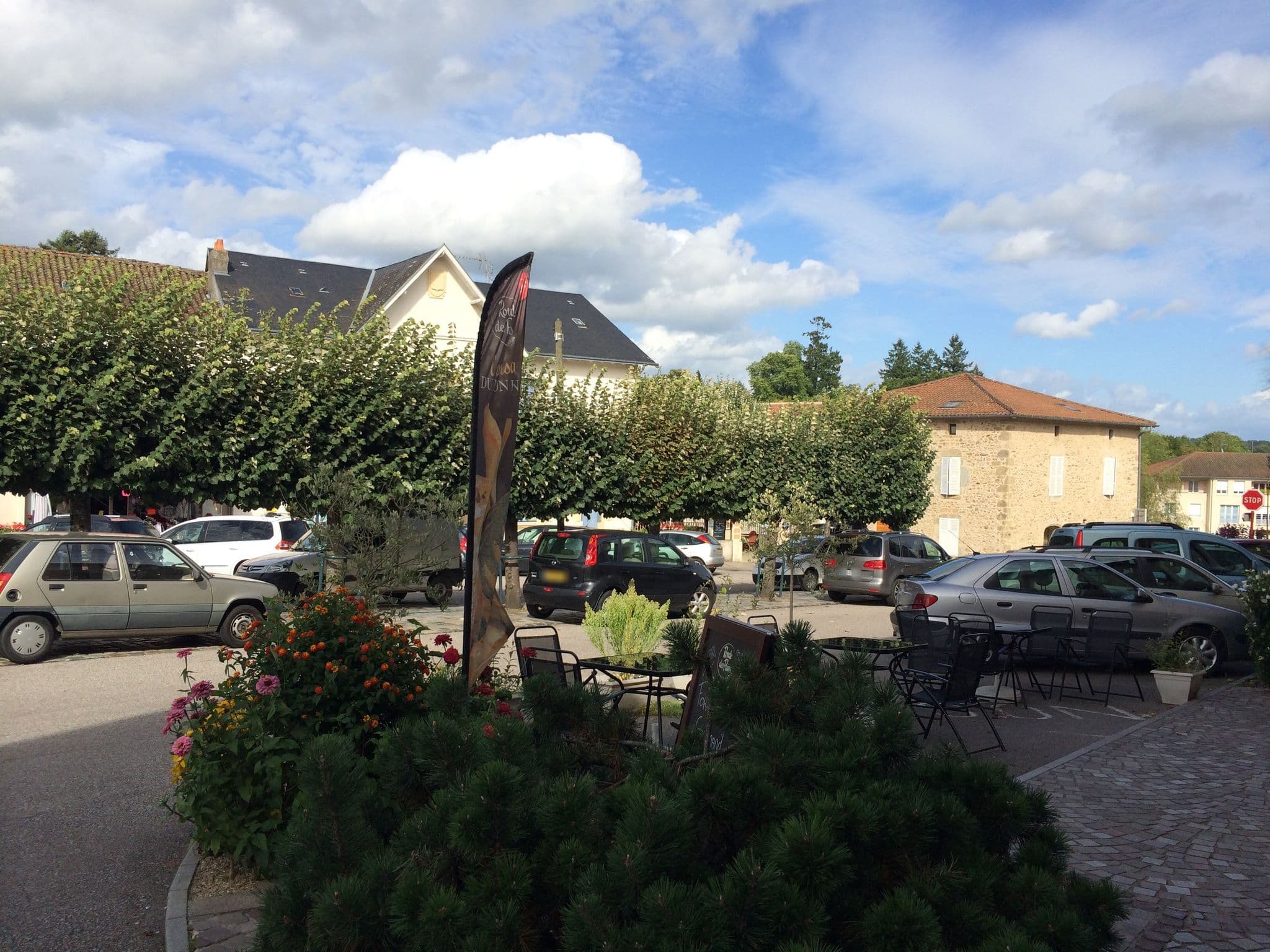 Street view near Hôtel de France, Rochechouart — © julianlb (CC BY-SA · Mapillary)
