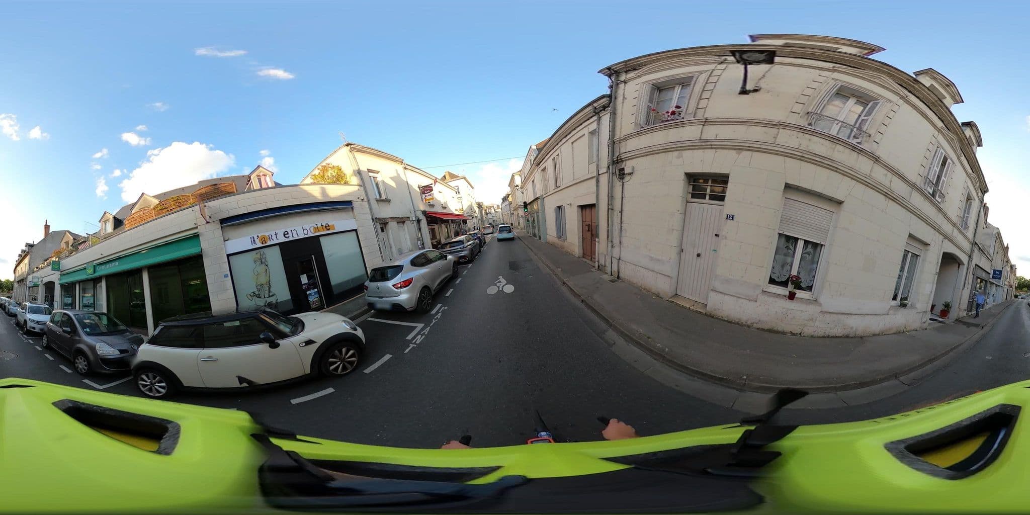 Street view near Sur les toits d'Amboise, Amboise — © velocamion (CC BY-SA · Mapillary)