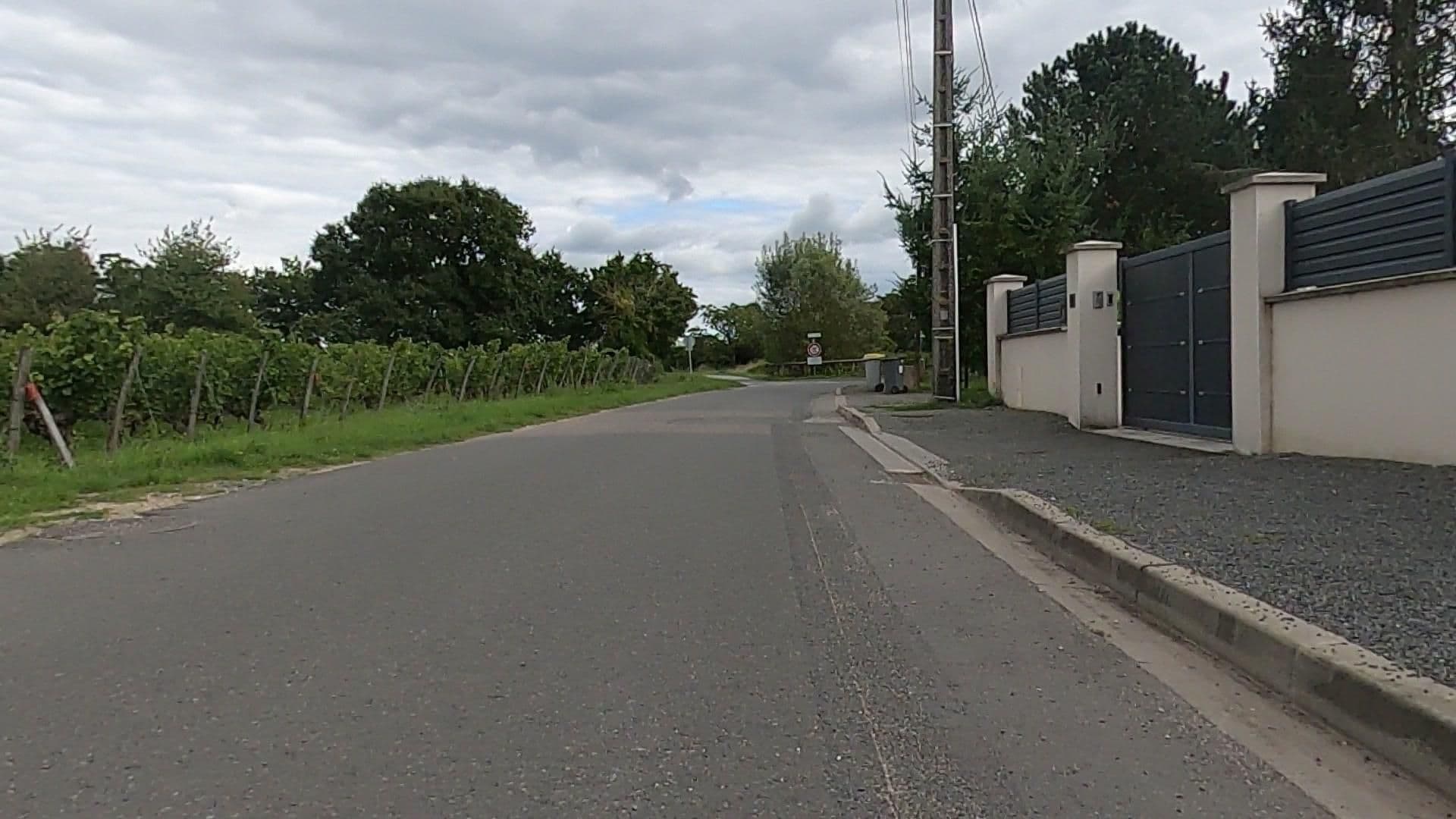 Street view near Le Nid'Angèle, Noizay — © velocamion (CC BY-SA · Mapillary)