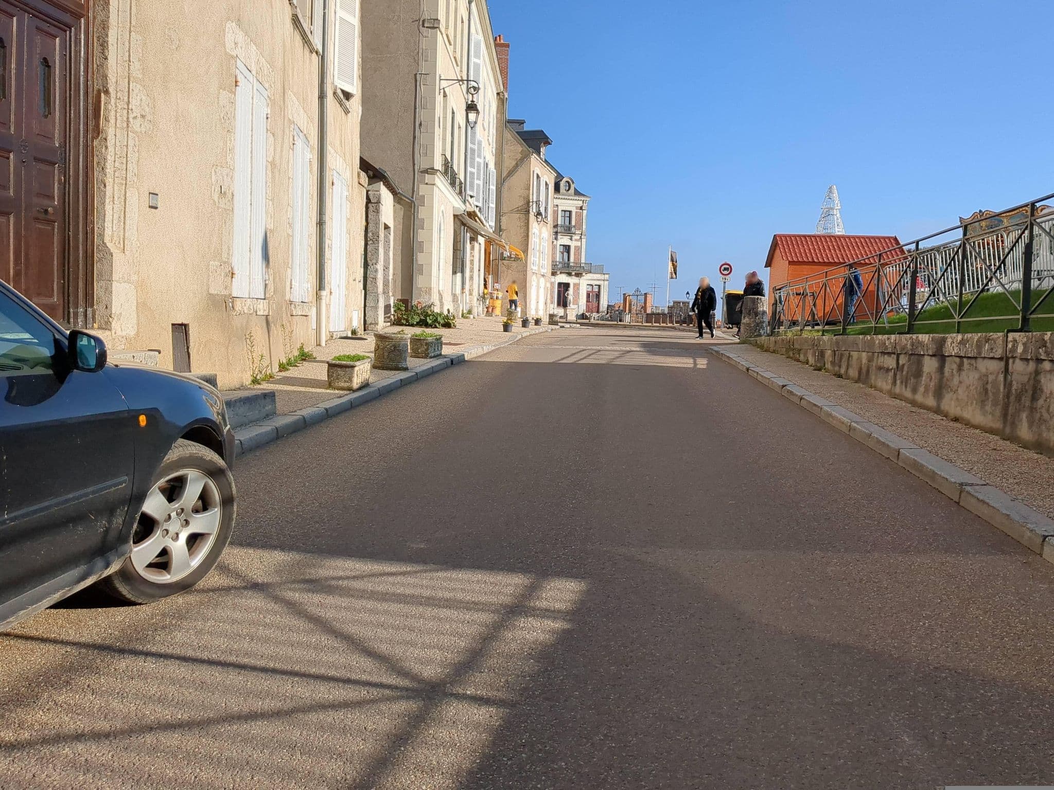 Street view near "La Loire Et Ses Châteaux Avec Vos Proches", Blois — © alixun (CC BY-SA · Mapillary)
