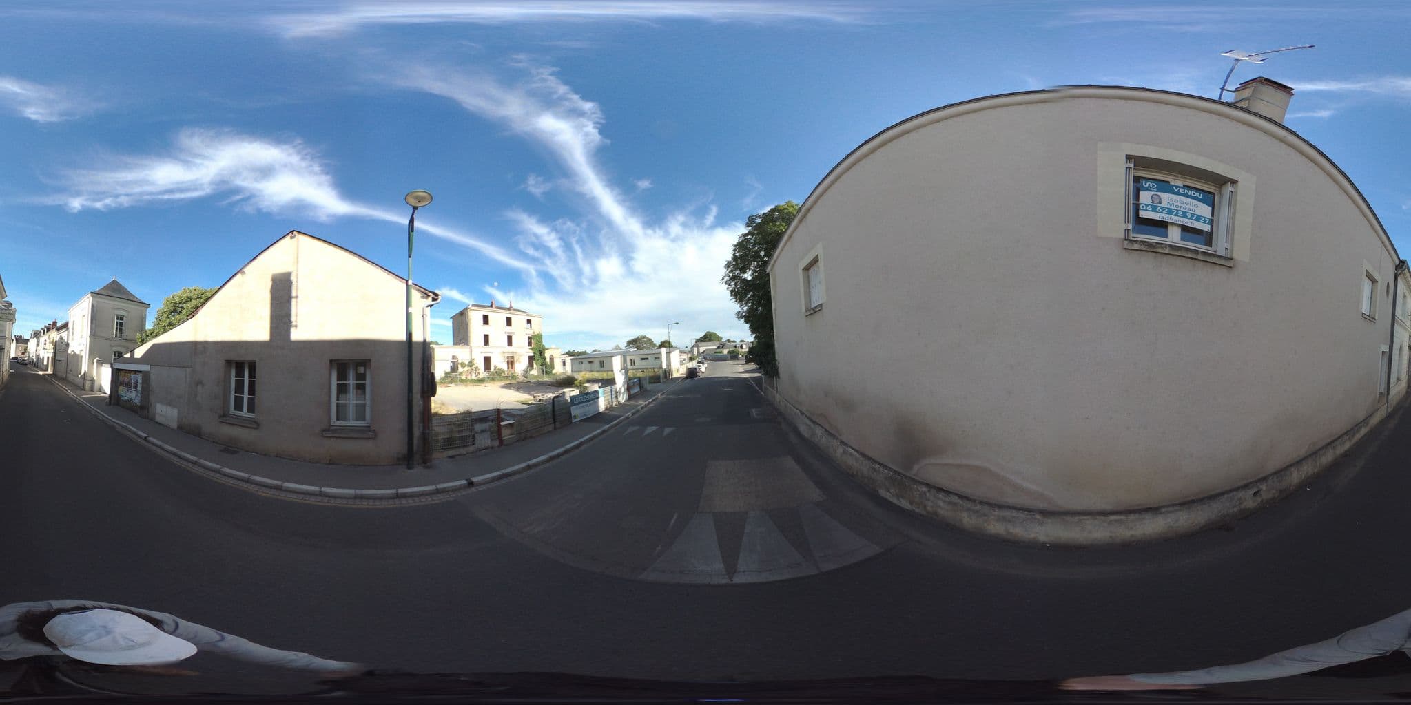 Street view near Perce Neige, Vernou-sur-Brenne — © geovelo (CC BY-SA · Mapillary)