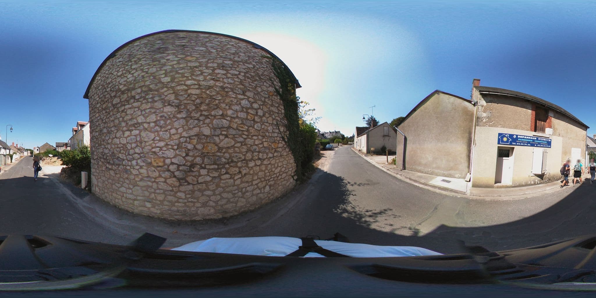 Street view near Un Petit Coin De Couleurs, Herbault — © simon_geovelo (CC BY-SA · Mapillary)