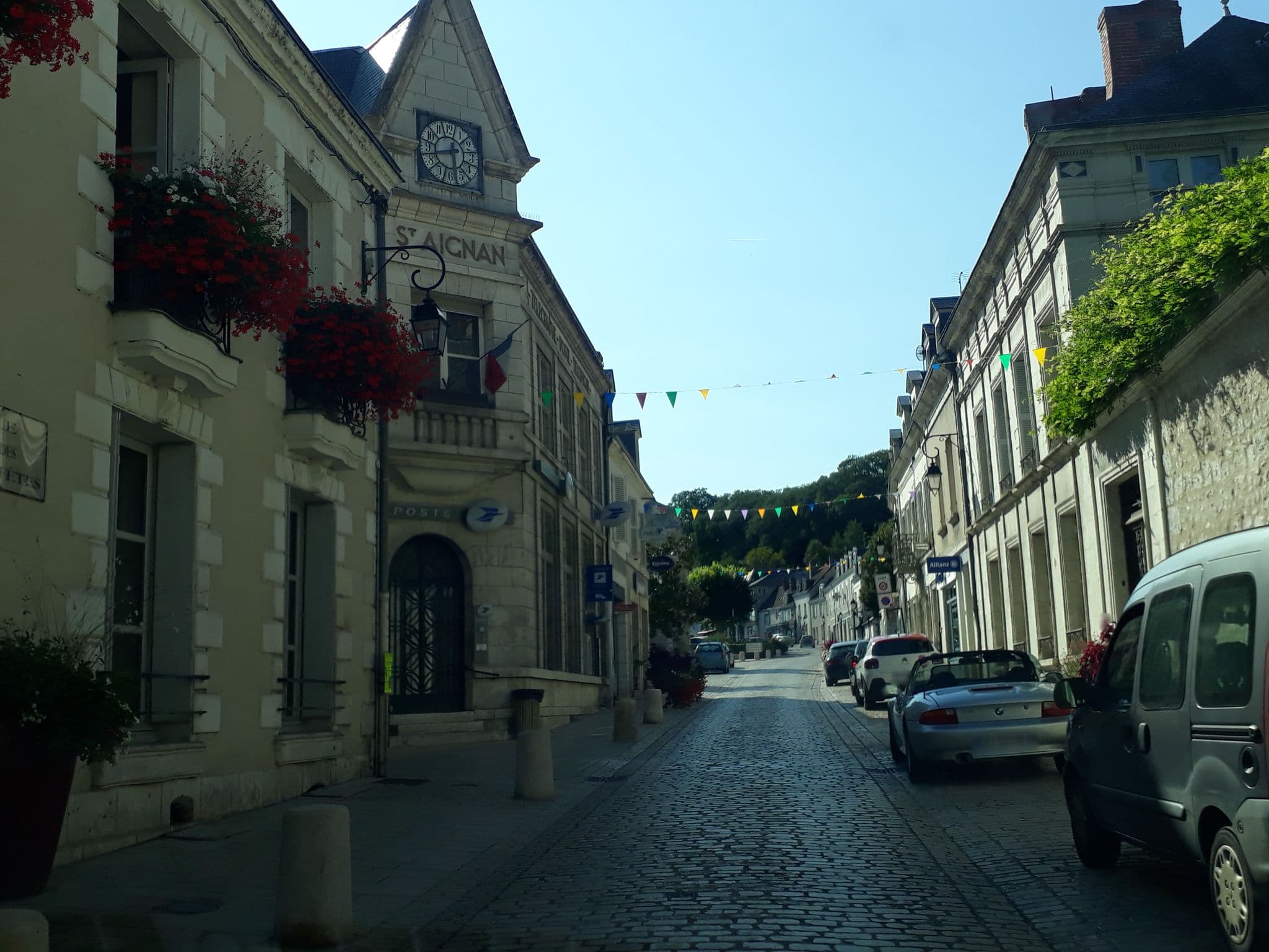 Street view near Aux Grilles du Château, Saint-Aignan — © df45 (CC BY-SA · Mapillary)