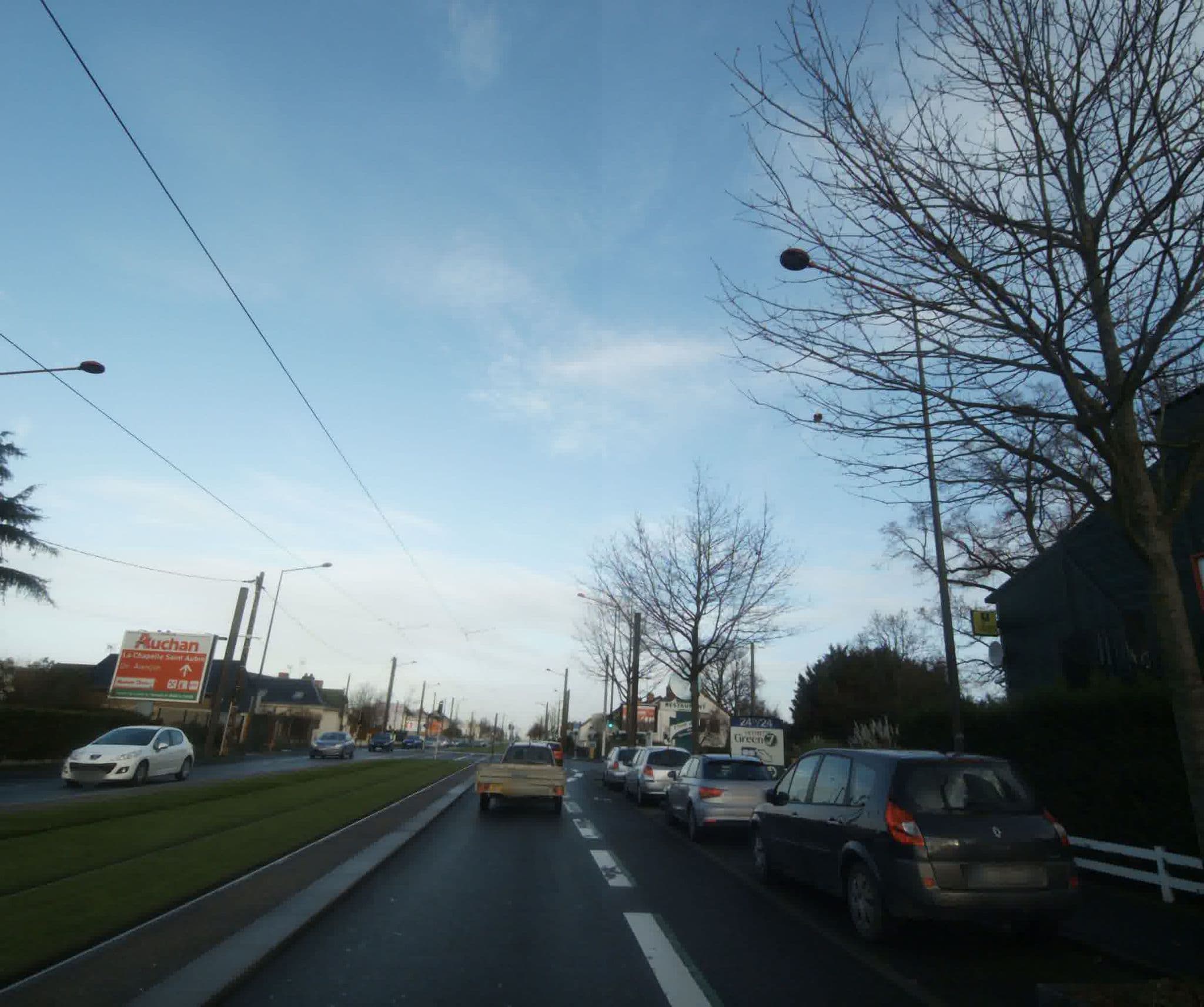 Street view near Hôtel Green 7, Ruaudin — © sogefi (CC BY-SA · Mapillary)