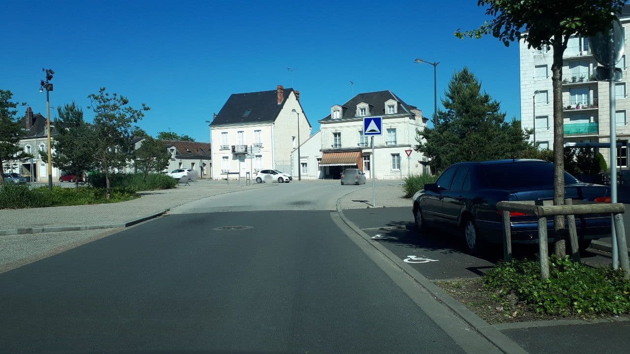 Street view near Société d'Exploitation des Residences Hotelieres Rail, Vendôme — © lluc (CC BY-SA · Mapillary)