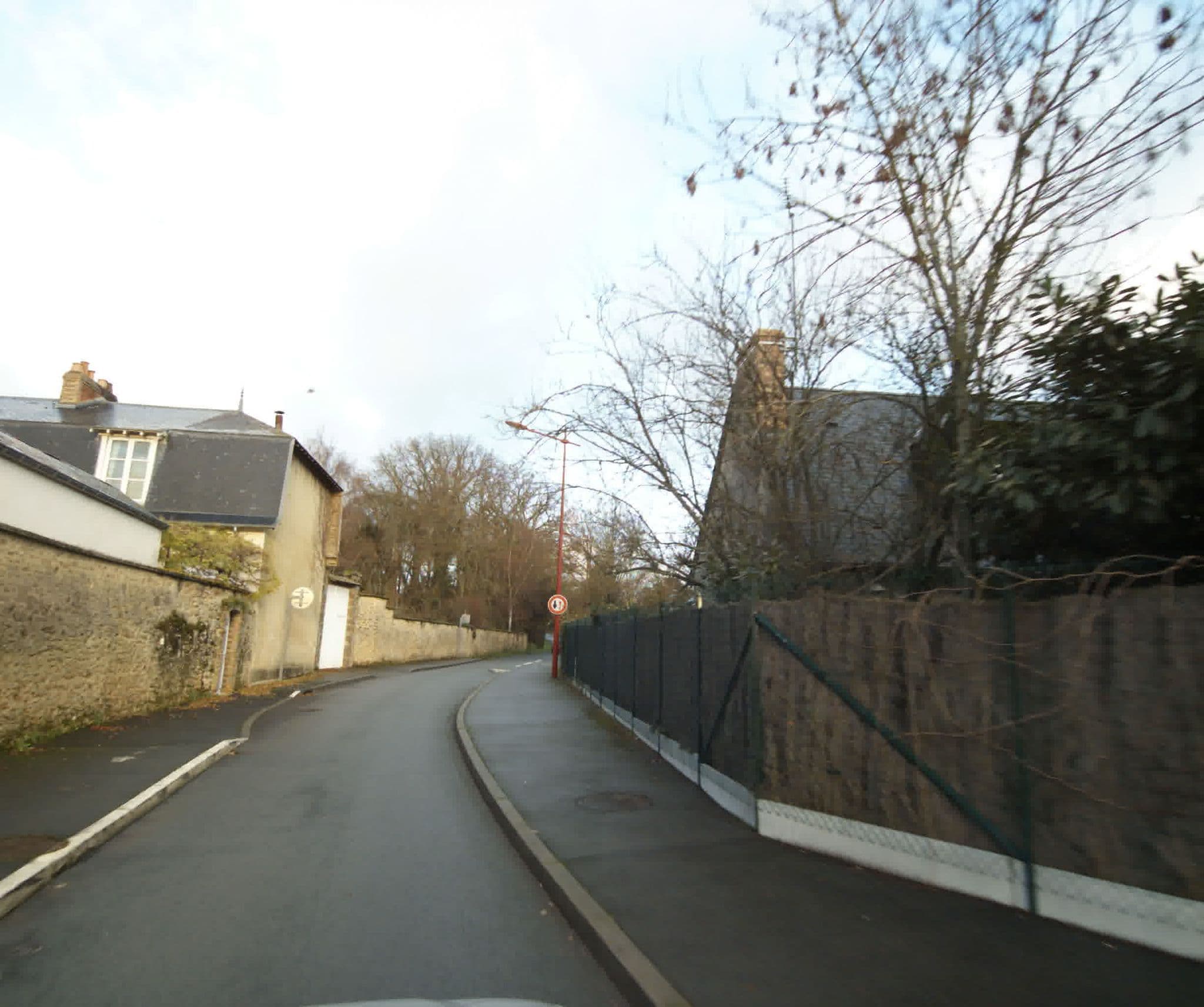 Street view near Clos du Pavillon, Sargé-lès-le-Mans — © sogefi (CC BY-SA · Mapillary)