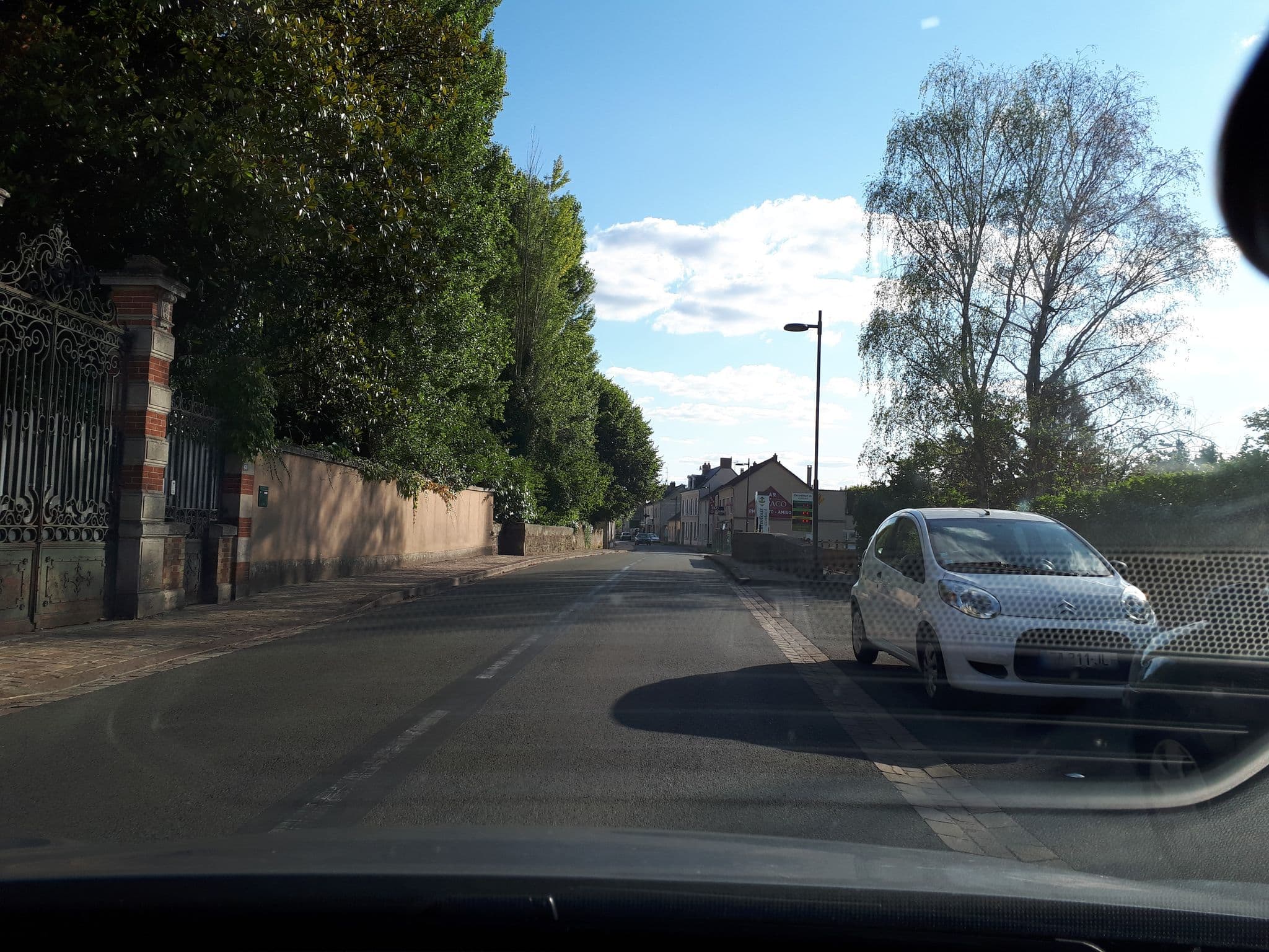 Street view near La Villa des Arts, Sargé-lès-le-Mans — © quicky (CC BY-SA · Mapillary)