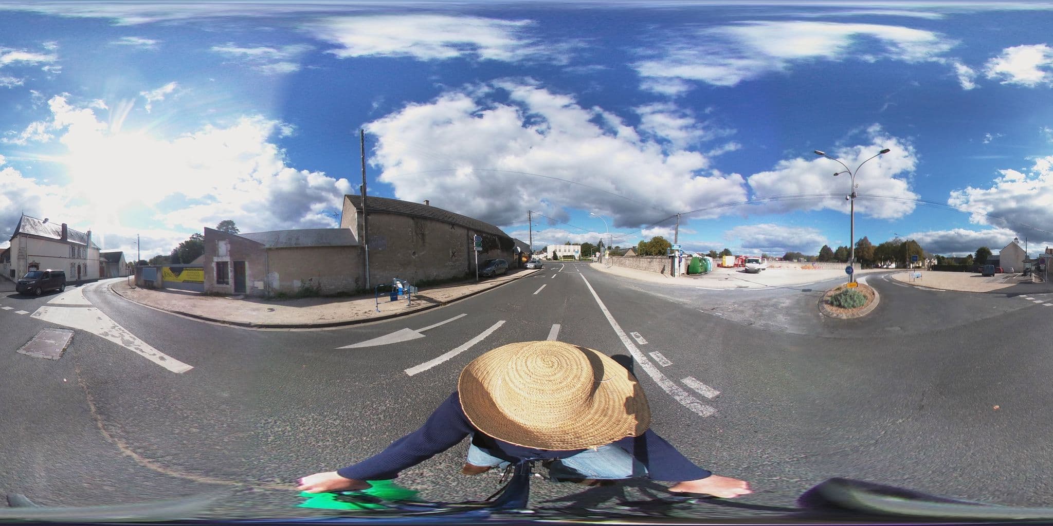 Street view near gite Route des Châteaux, Mer — © geovelo (CC BY-SA · Mapillary)