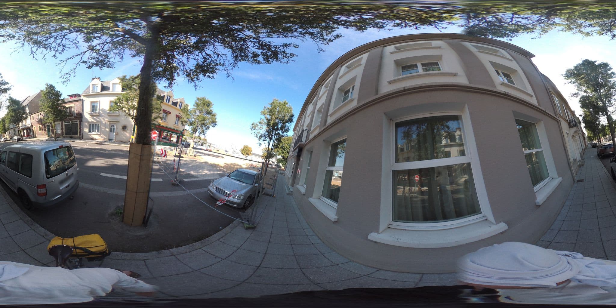 Street view near Hôtel des Ducs, Alençon — © geovelo (CC BY-SA · Mapillary)