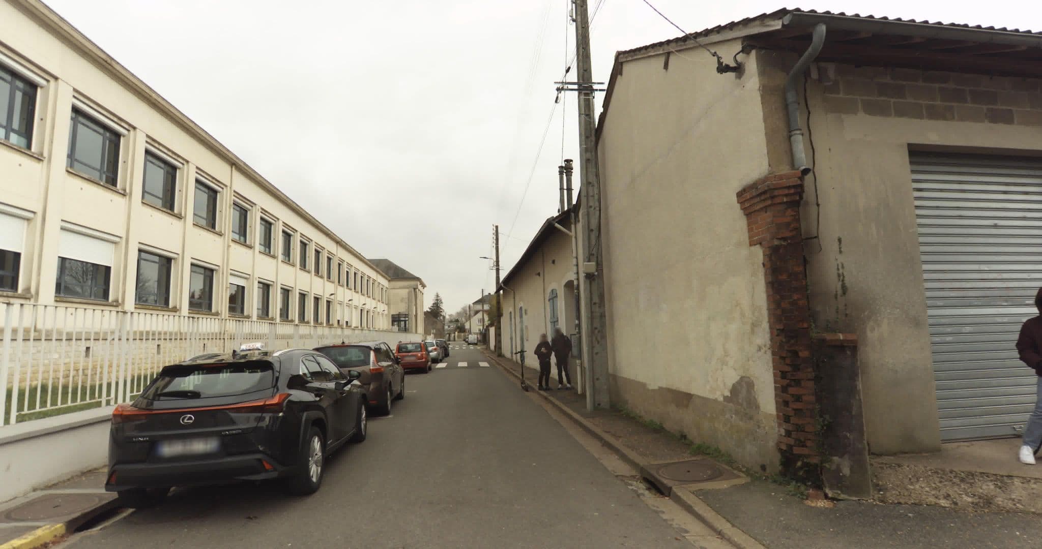 Street view near Chemin Saint-Martin, Châteaudun — © sogefi (CC BY-SA · Mapillary)