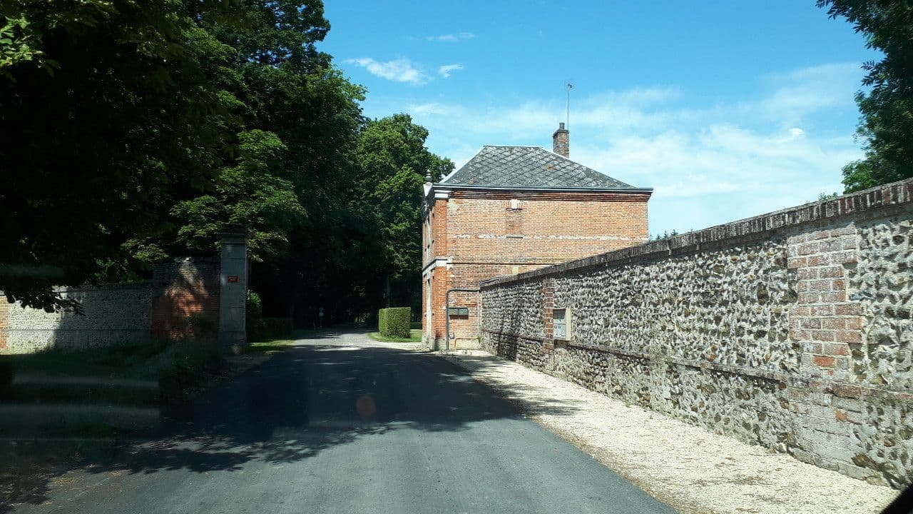 Street view near Domaine de Courtalain, Arrou — © lluc (CC BY-SA · Mapillary)