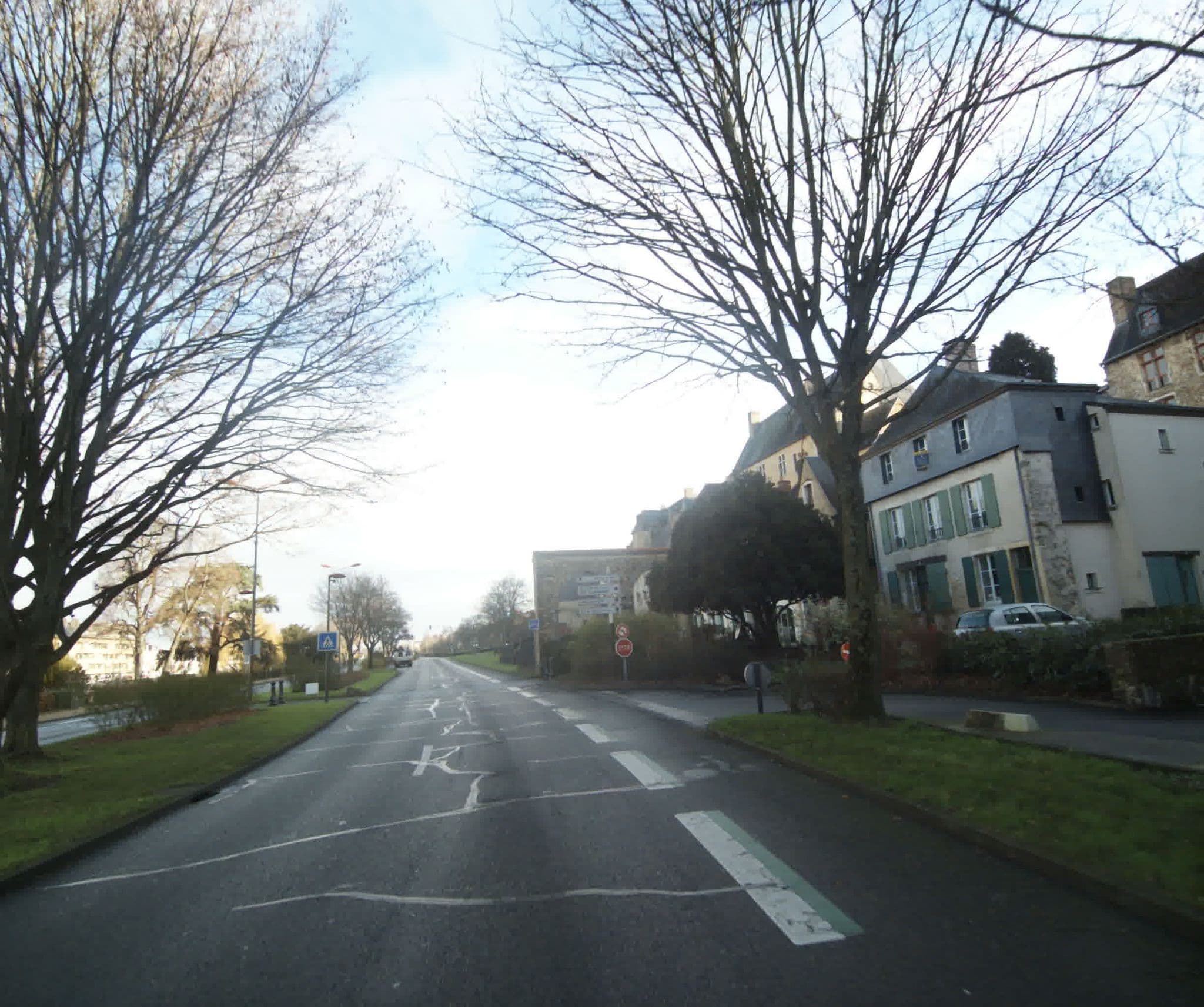 Street view near Appartement Louis Blanc, Le Mans — © sogefi (CC BY-SA · Mapillary)