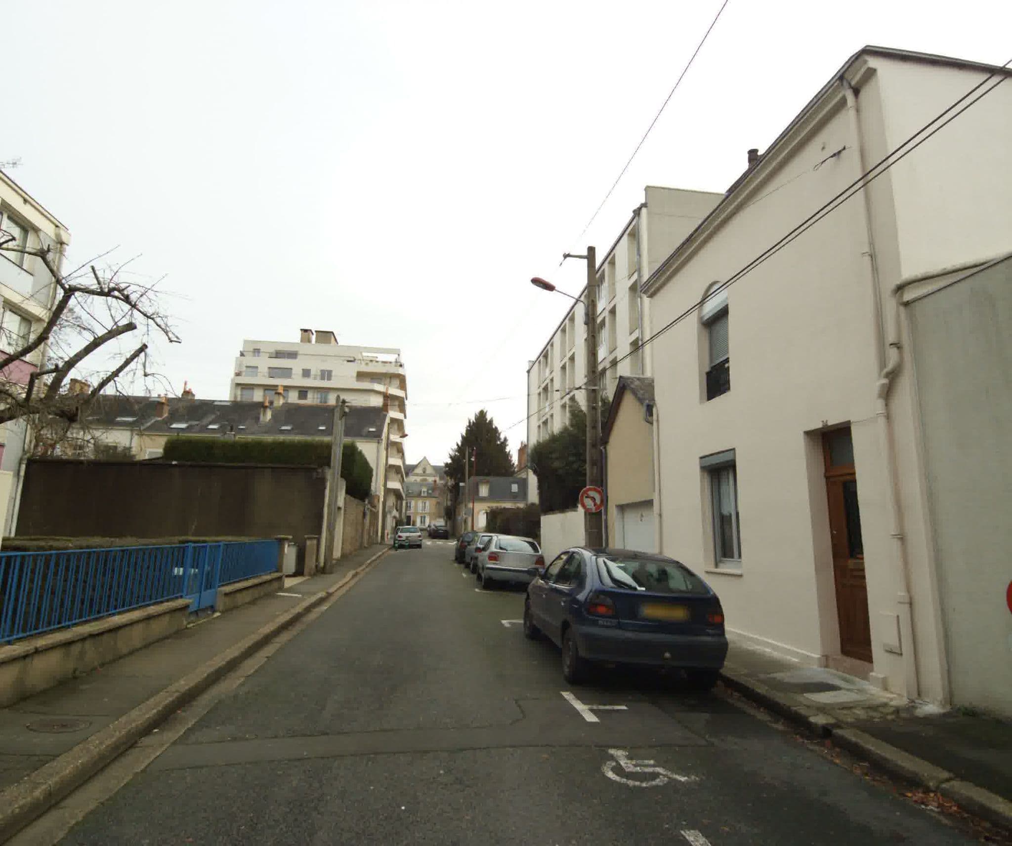 Street view near Foyer Jeunes Travailleuses et Jeunes Travailleurs le Flore, Le Mans — © sogefi (CC BY-SA · Mapillary)