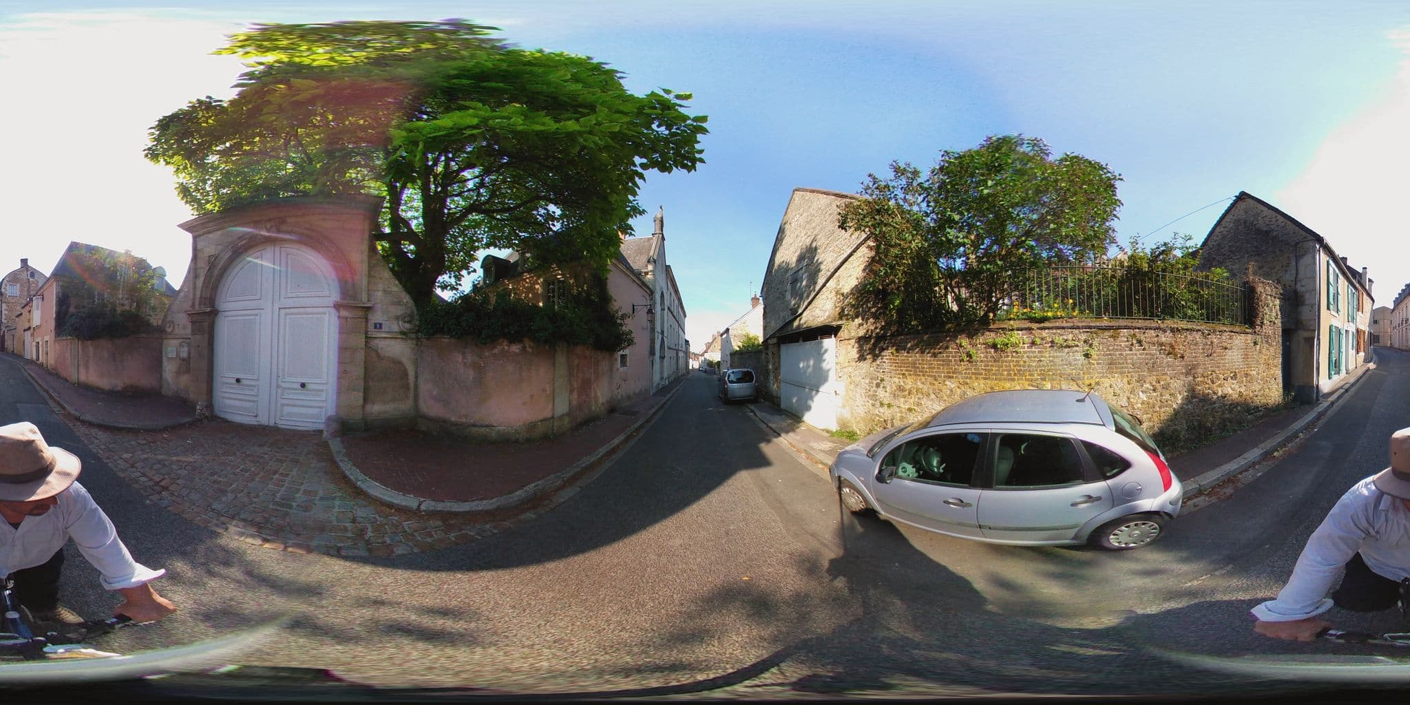 Street view near Hôtel des Tailles, Mortagne-au-Perche — © geovelo (CC BY-SA · Mapillary)