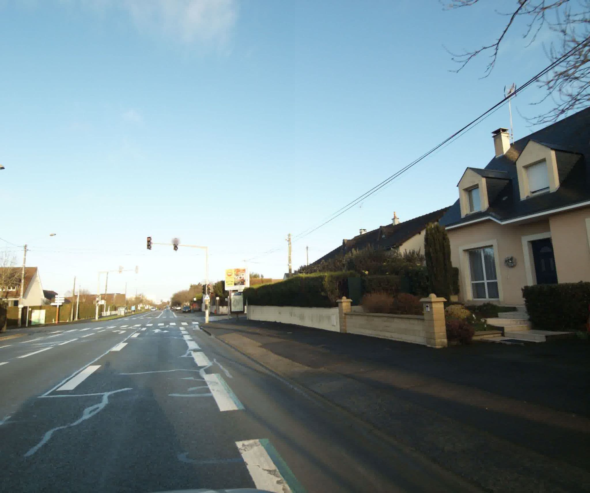 Street view near Hautreux Denise, Le Mans — © sogefi (CC BY-SA · Mapillary)