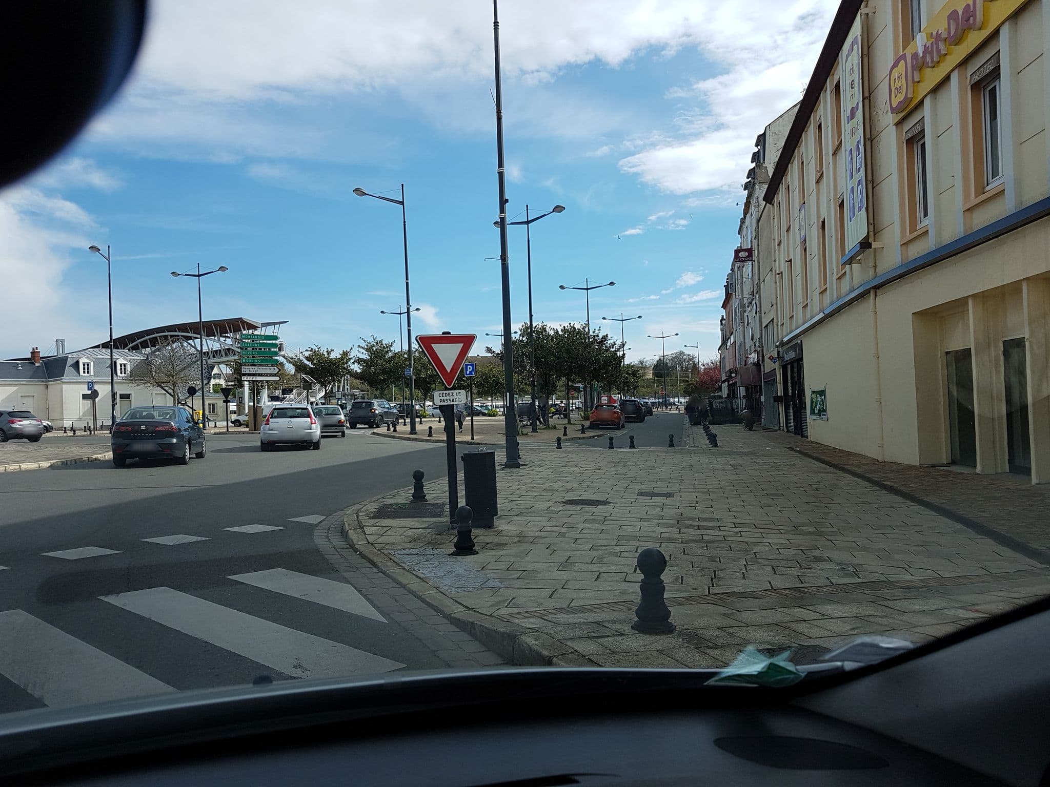 Street view near The Originals Access, Hôtel Bourges Gare (P'tit Dej-Hotel), Bourges — © mav (CC BY-SA · Mapillary)