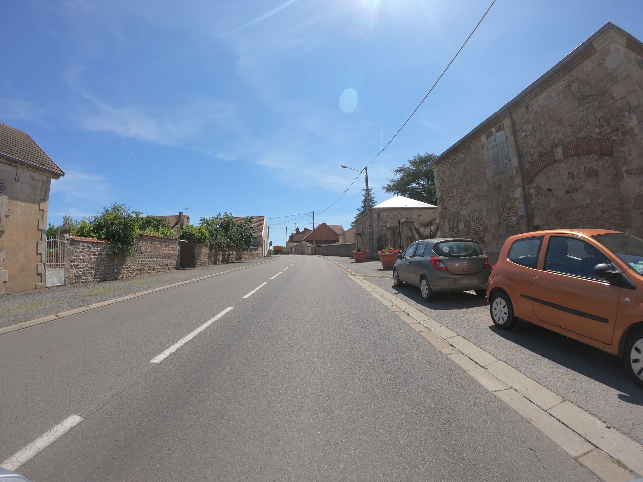 Street view near Chateau Camus, Montmarault — © joostjakob (CC BY-SA · Mapillary)