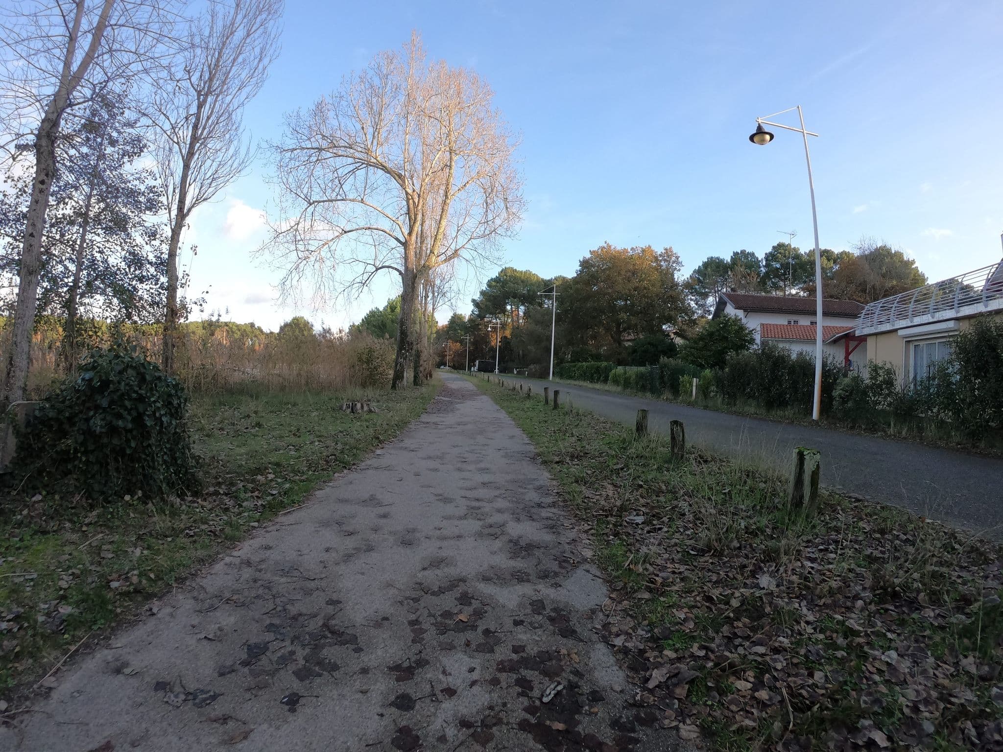 Street view near Les Eaux qui rient (CHAMBRES D'HÔTES), Sanguinet — © gitouche (CC BY-SA · Mapillary)