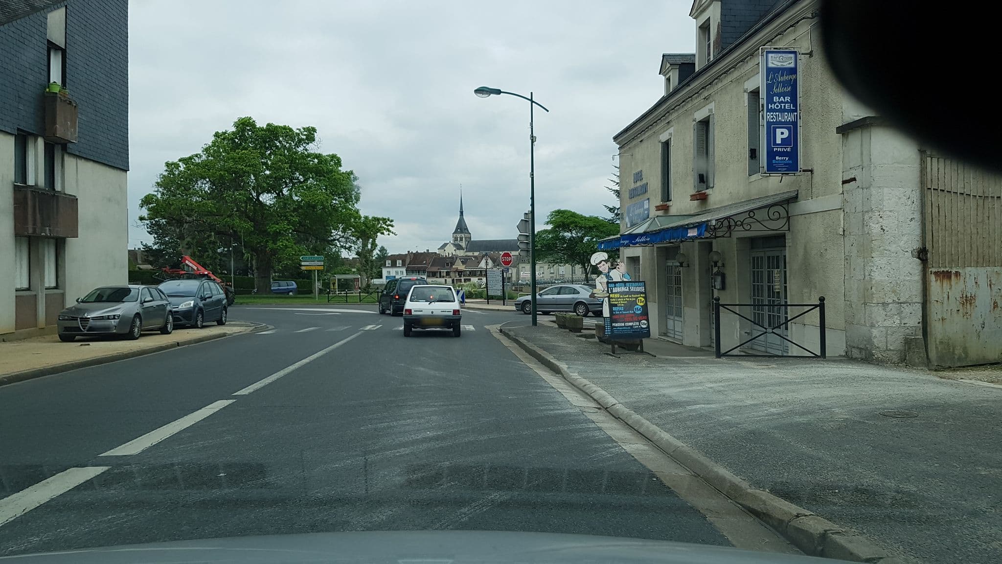 Street view near Auberge Selloise, Selles-sur-Cher — © x_javier (CC BY-SA · Mapillary)