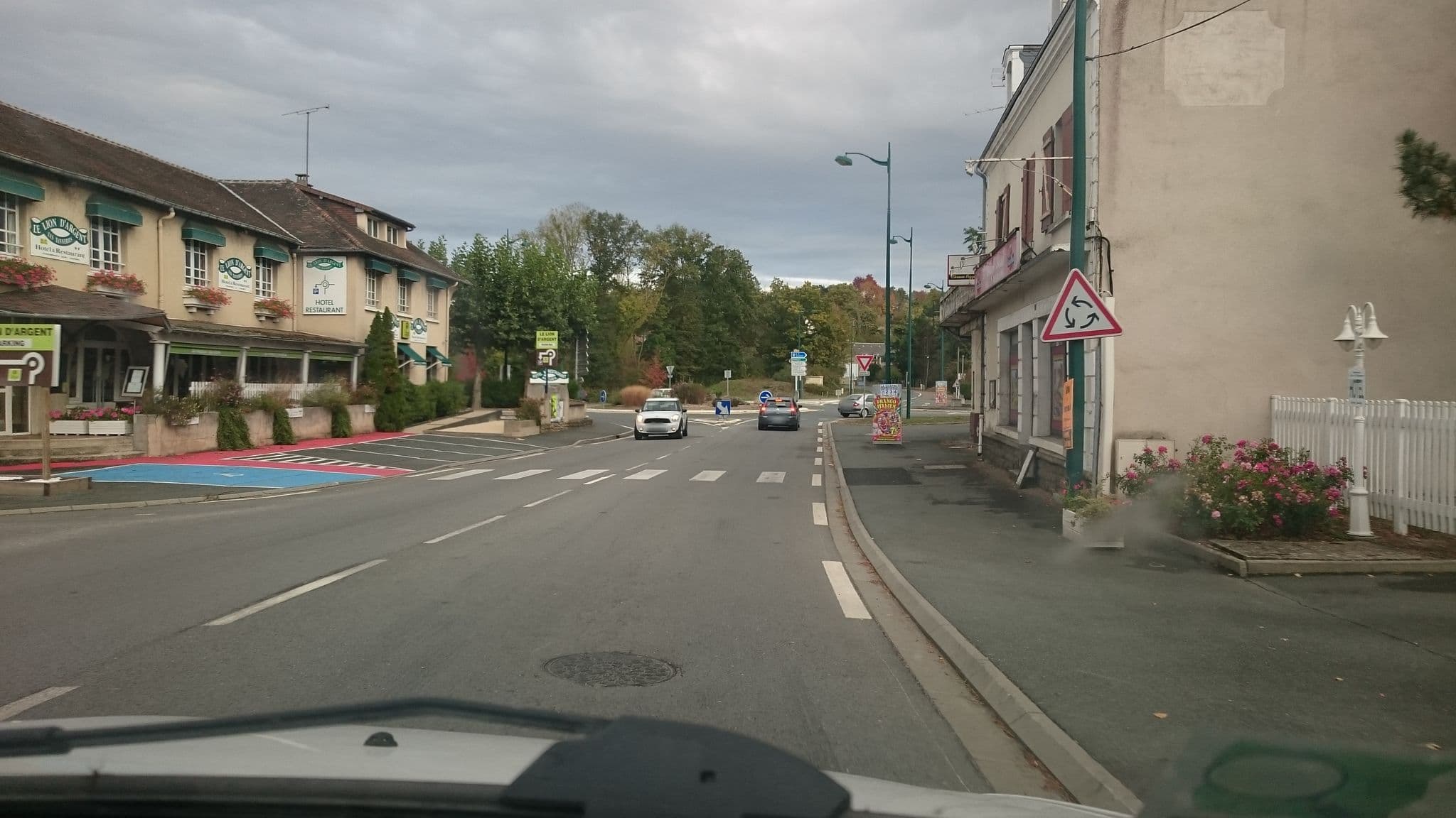 Street view near Inter Hotel du Lion d'Argent La Chatre, La Châtre — © xapitoun (CC BY-SA · Mapillary)