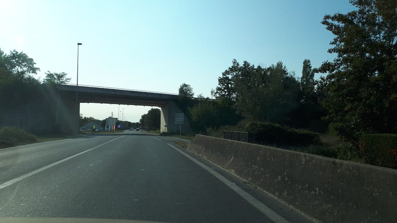 Street view near Hotel Enzo, Vierzon — © lluc (CC BY-SA · Mapillary)
