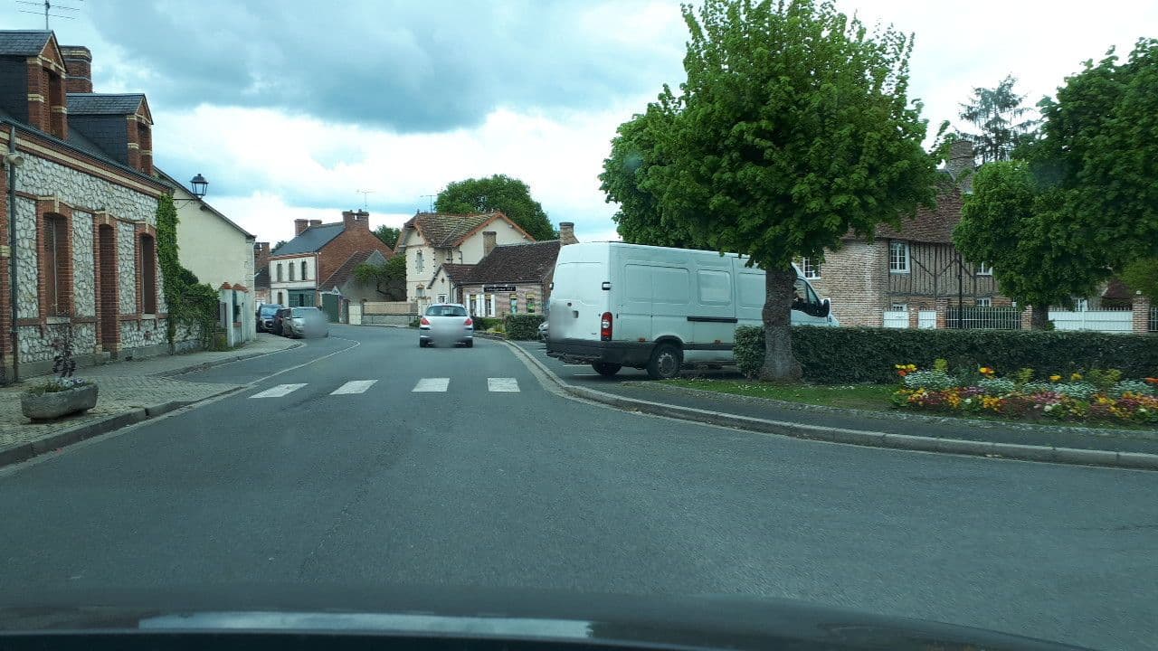 Street view near Au Lion d'Or, Saint-Viâtre — © lluc (CC BY-SA · Mapillary)