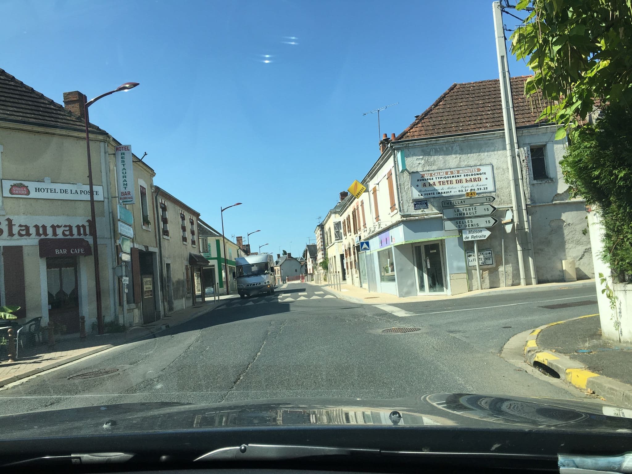 Street view near Hôtel de la Poste, Châtres-sur-Cher — © df45 (CC BY-SA · Mapillary)