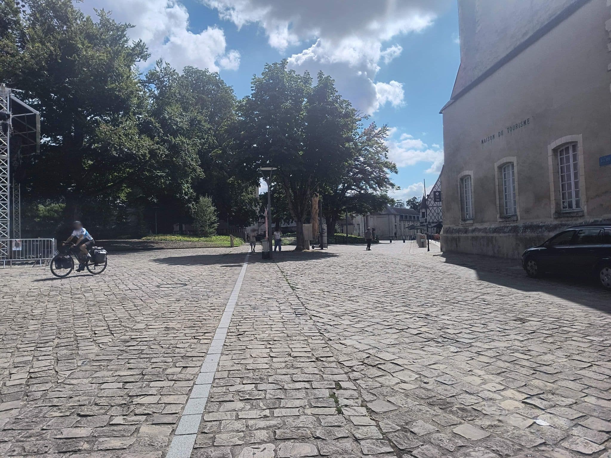 Street view near Hôtel restaurant Campanile Vierzon, Bourges — © mapeadora (CC BY-SA · Mapillary)