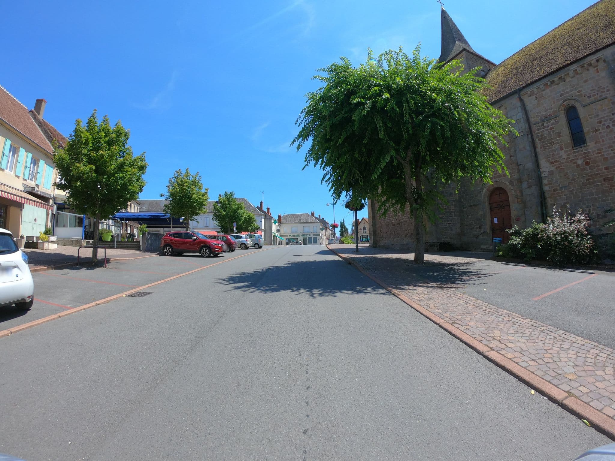 Street view near Gueroult Michel, Lurcy-Lévis — © joostjakob (CC BY-SA · Mapillary)