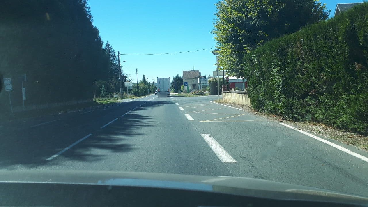 Street view near L'Estérille, Sancerre — © lluc (CC BY-SA · Mapillary)