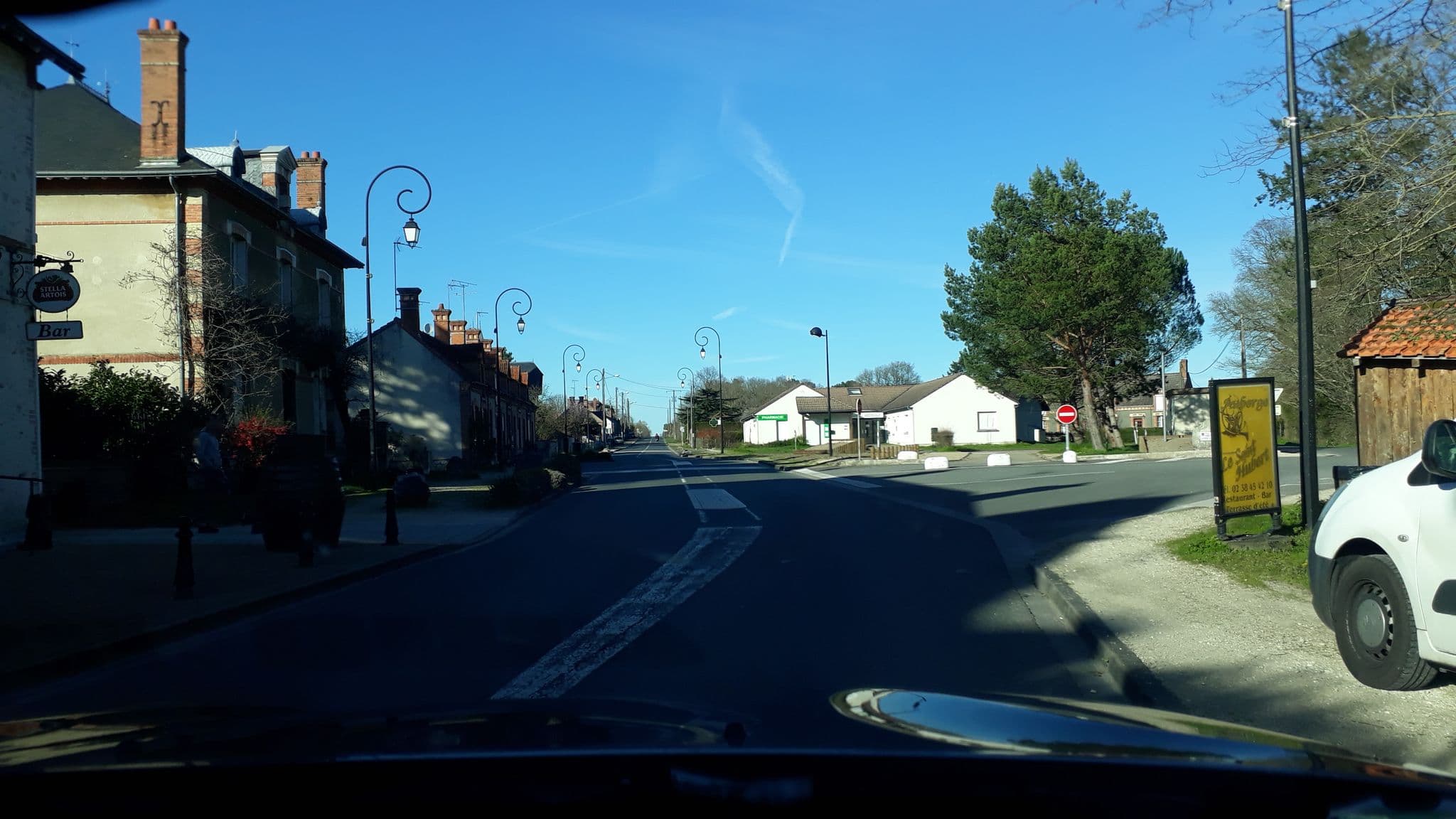 Street view near Auberge Le Saint Hubert, Ligny-le-Ribault — © df45 (CC BY-SA · Mapillary)