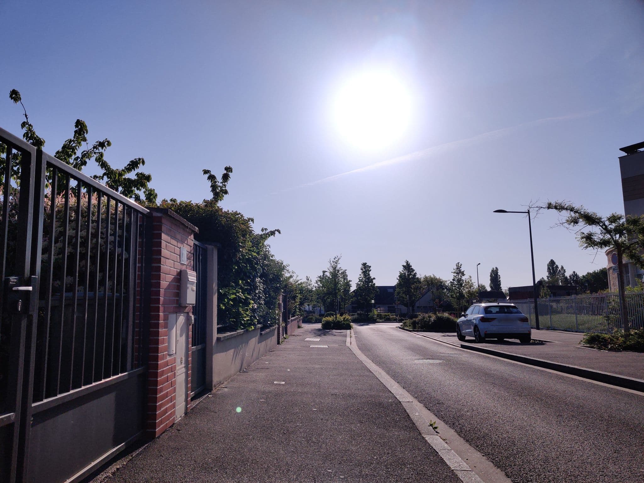 Street view near Résidence Services Seniors DOMITYS - Le Jardin Fleuri, Fleury-les-Aubrais — © u4y0u (CC BY-SA · Mapillary)