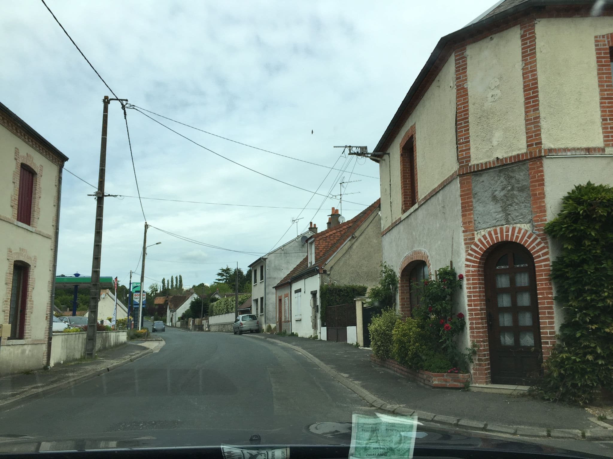 Street view near Au Robin des Bois, Dhuizon — © df45 (CC BY-SA · Mapillary)