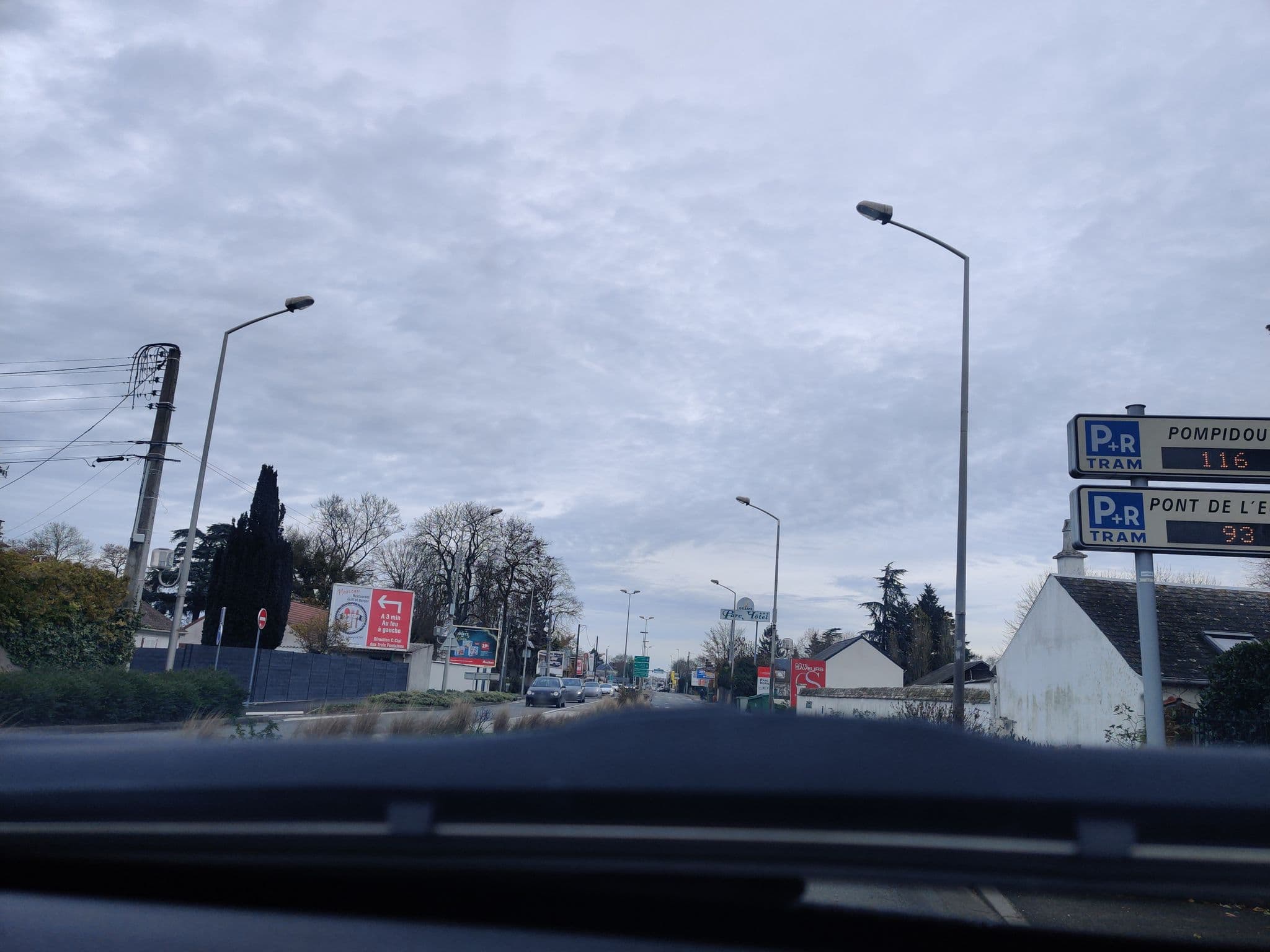 Street view near Formule 1, La Chapelle-Saint-Mesmin — © u4y0u (CC BY-SA · Mapillary)