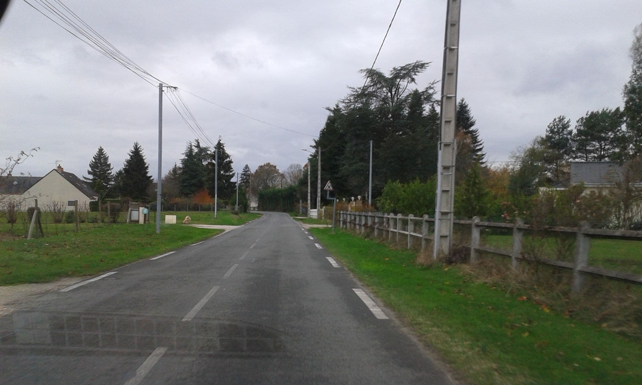 Street view near Gîtes Des Caduels, Vitry-aux-Loges — © df45 (CC BY-SA · Mapillary)