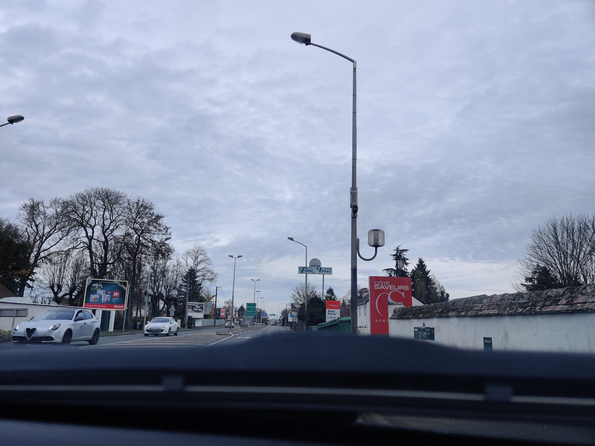 Street view near Arcantis Parc Hôtel, La Chapelle-Saint-Mesmin — © u4y0u (CC BY-SA · Mapillary)