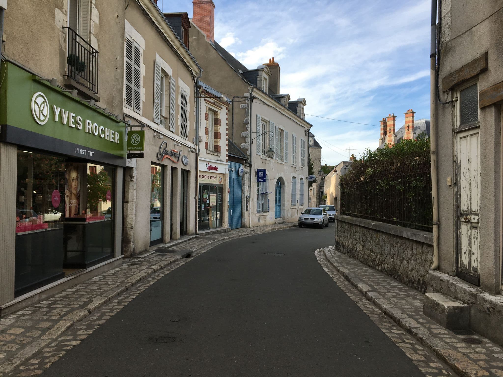 Street view near Au Coeur des Chateaux, Beaugency — © df45 (CC BY-SA · Mapillary)