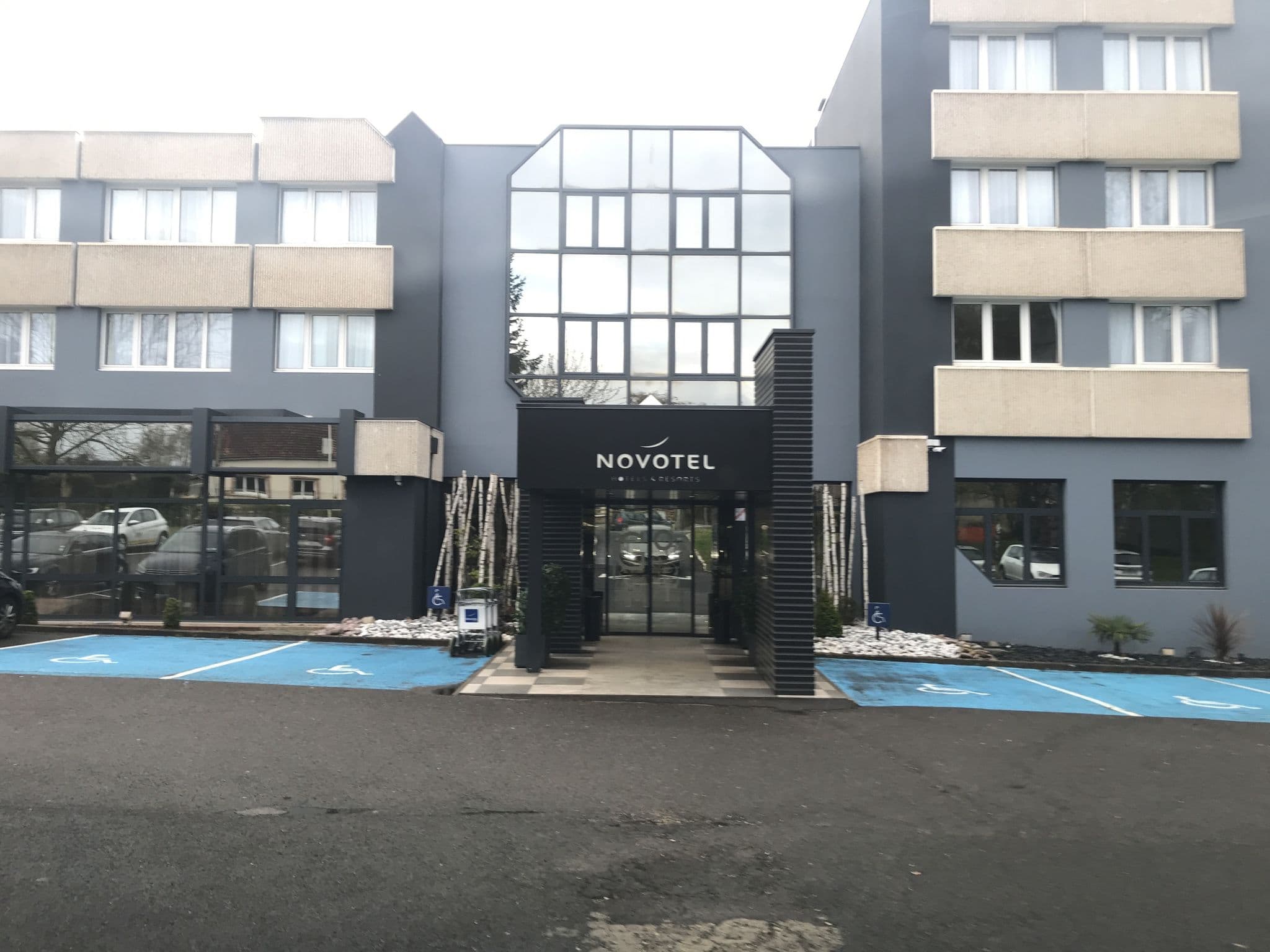 Street view near Hôtel Novotel Orléans St Jean de Braye, Saint-Jean-de-Braye — © unmap (CC BY-SA · Mapillary)