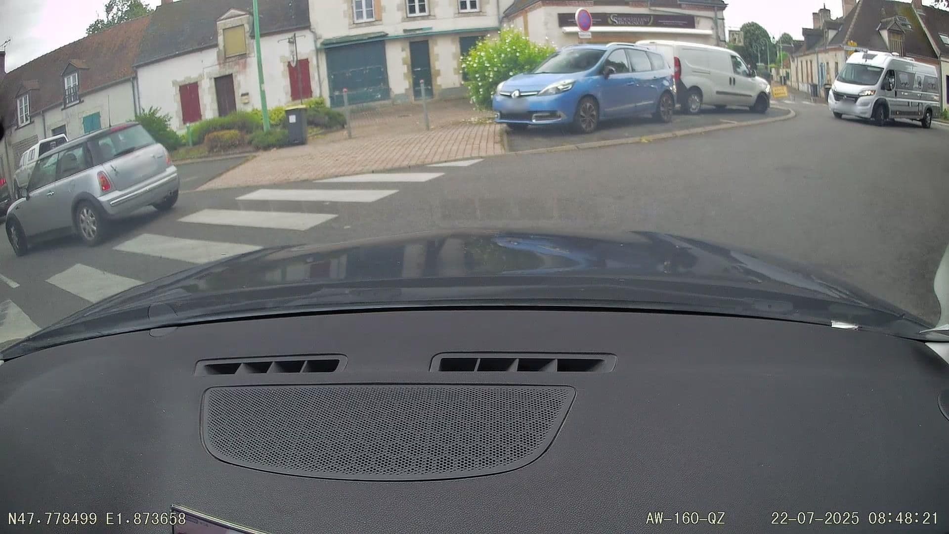 Street view near Domaine des Portes de Sologne, Jouy-le-Potier — © Hiigara (CC BY-SA · Mapillary)