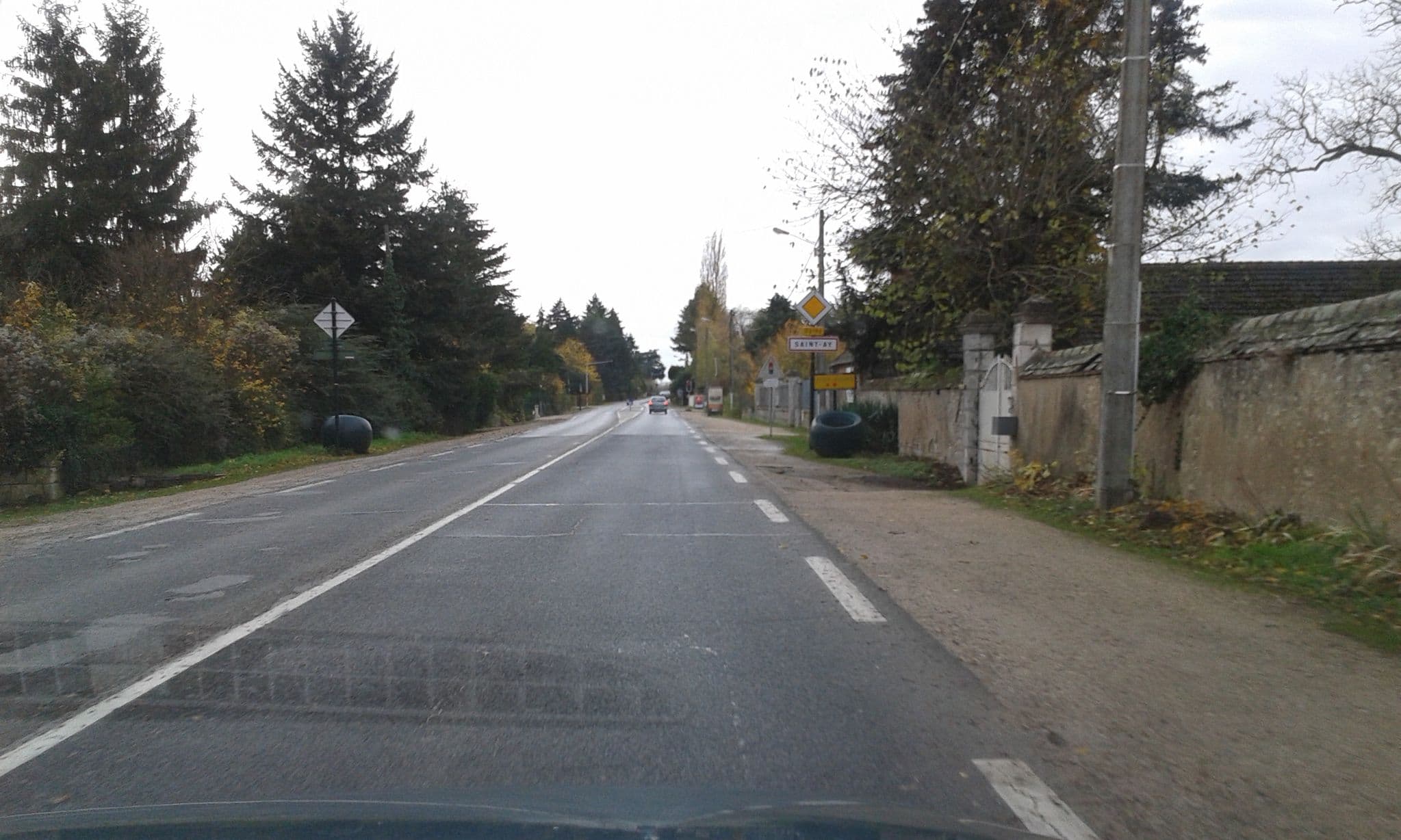 Street view near Saint-Ay sur la route des châteaux, Mareau-aux-Prés — © df45 (CC BY-SA · Mapillary)