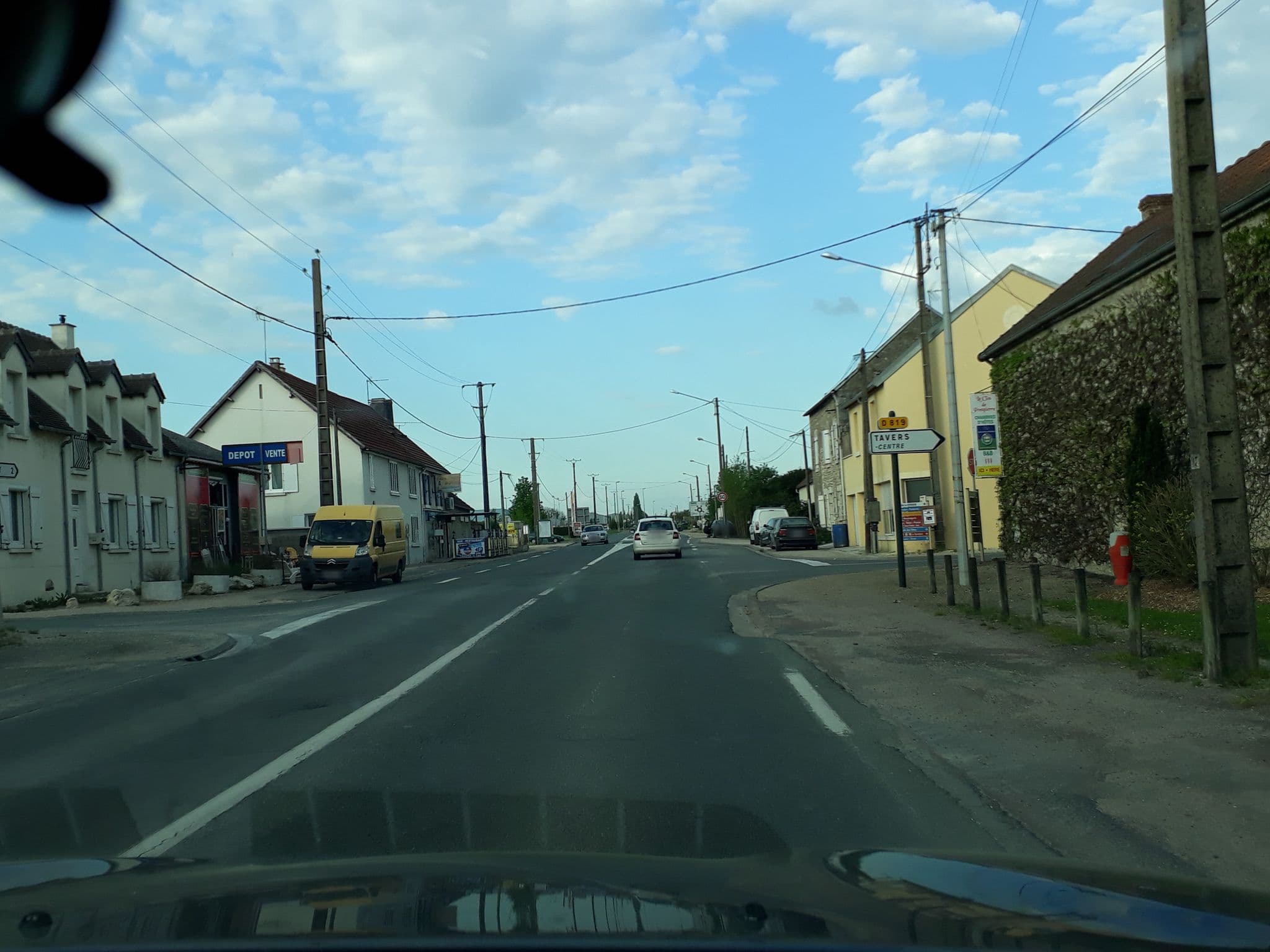 Street view near Clos de Pontpierre, Tavers — © df45 (CC BY-SA · Mapillary)