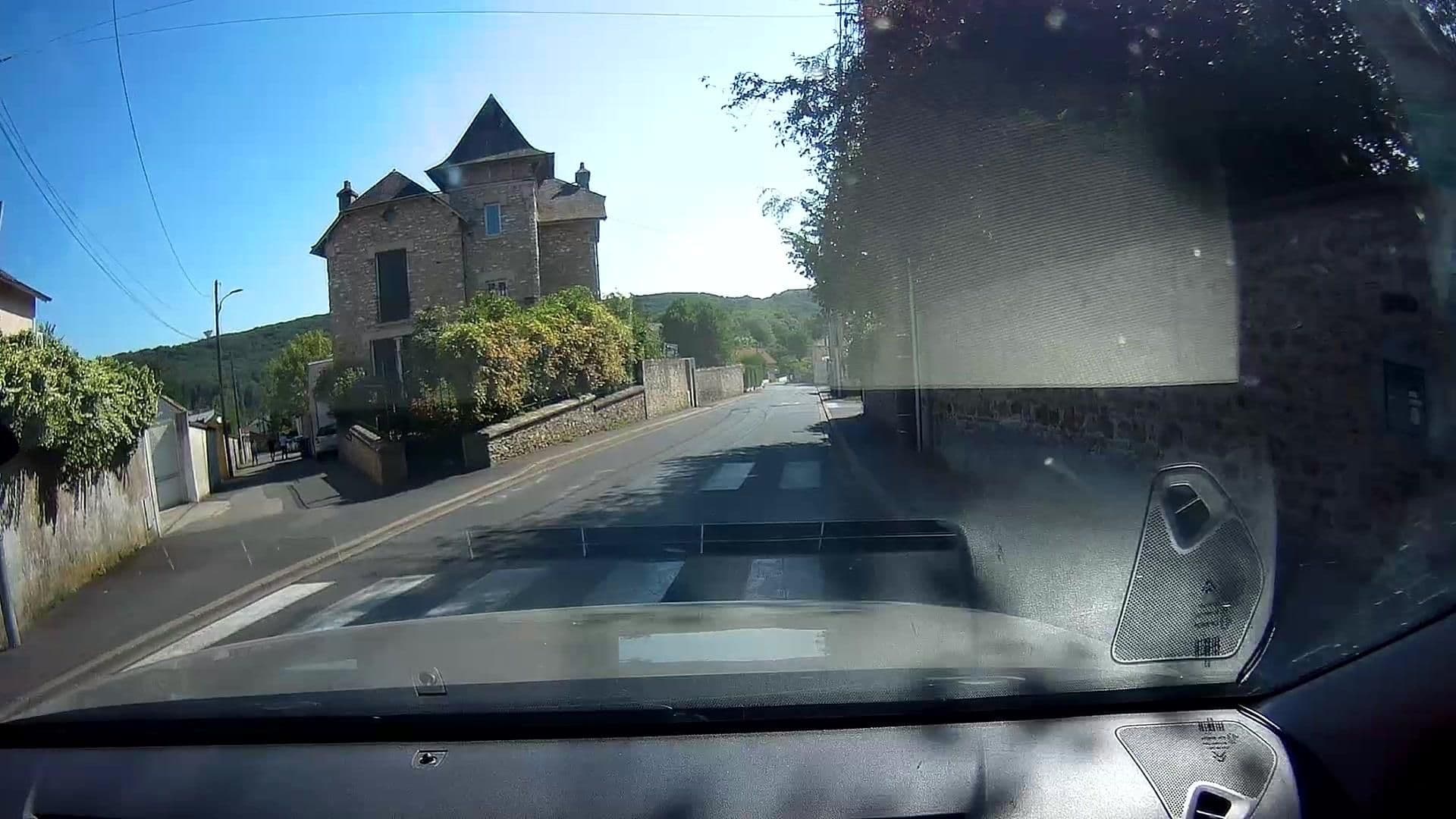 Street view near Les Magnolias, Saint-Chéron — © micmin1972 (CC BY-SA · Mapillary)