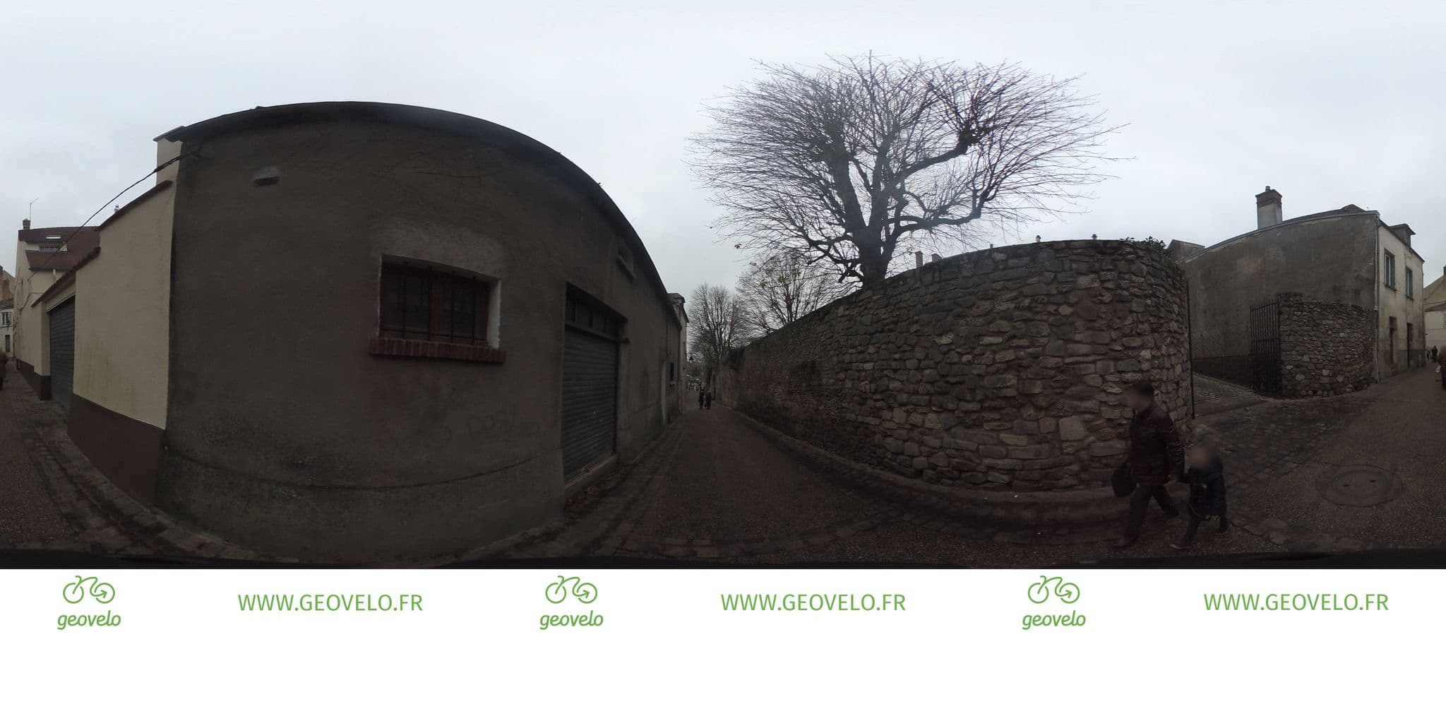 Street view near Best Western Blanche De Castille Dourdan, Dourdan — © simon_geovelo (CC BY-SA · Mapillary)