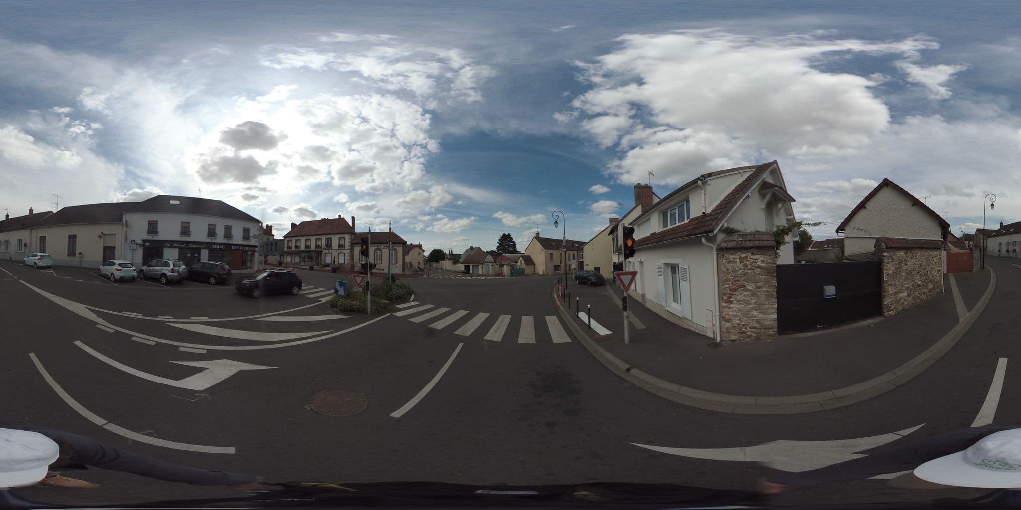 Street view near Le Saint Laurent, Hanches — © geovelo (CC BY-SA · Mapillary)