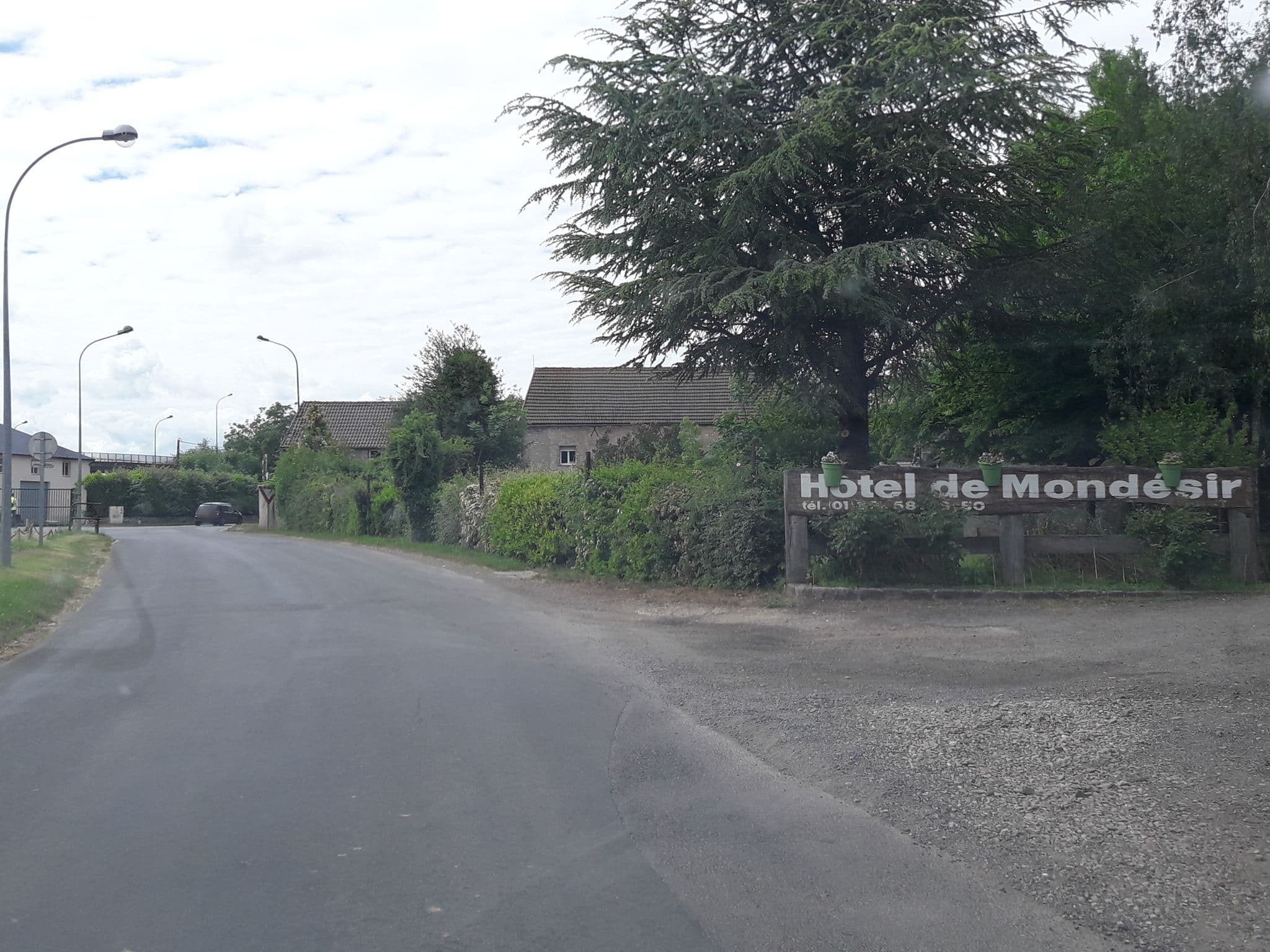 Street view near Ferme de Mondésir, Saclas — © marcussacapuces91 (CC BY-SA · Mapillary)